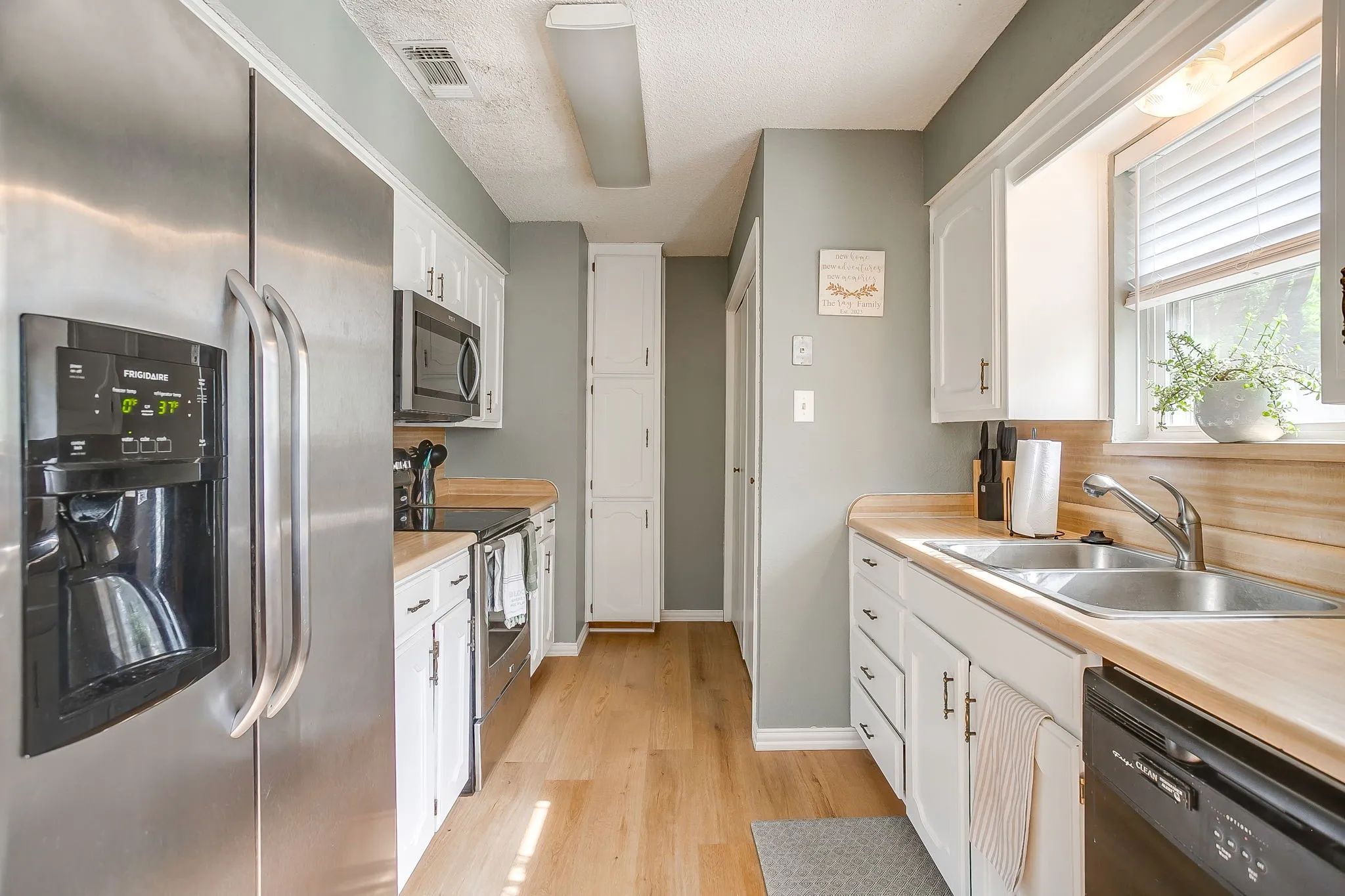 galley kitchen SS oven & microwave