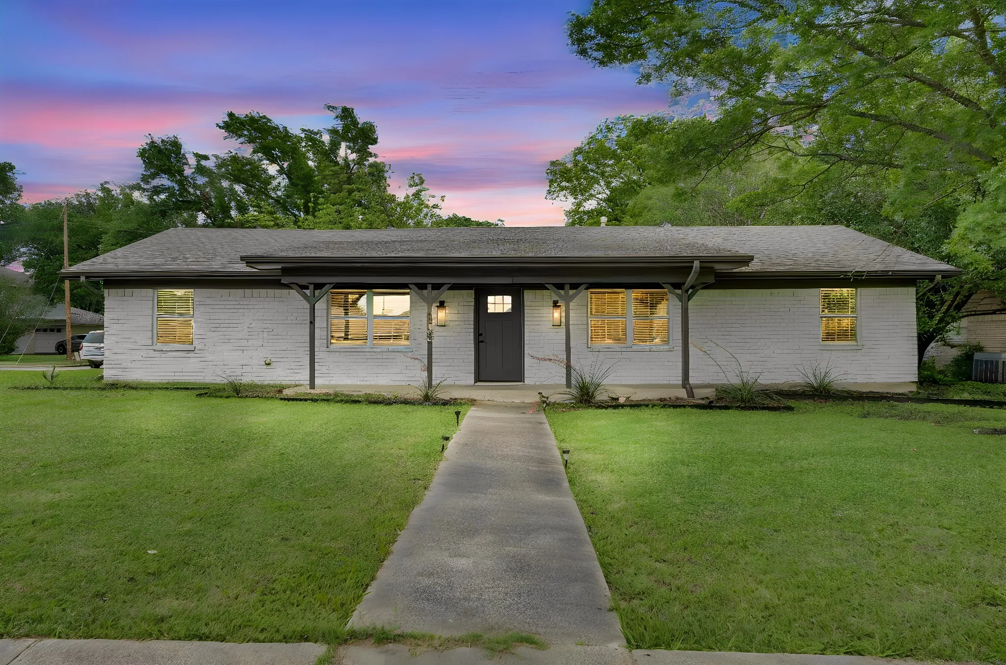 Single Family Residence For Sale in Ellis County , 1104 Williamsburg Drive, Ennis, Texas 75119, 4 Bedroom, 2 Bathroom, 2 Garage spaces, 1,665 Sqft, built in 1964, Preowned, mls#21250973, Real Estate Agent in Ennis, Homes For Sale in Ellis county, Homes For Sale in Ennis, Realtor in Ennis Texas, Real Estate Brokerage Independent Realty Texas, Luminita Cordes Realtor