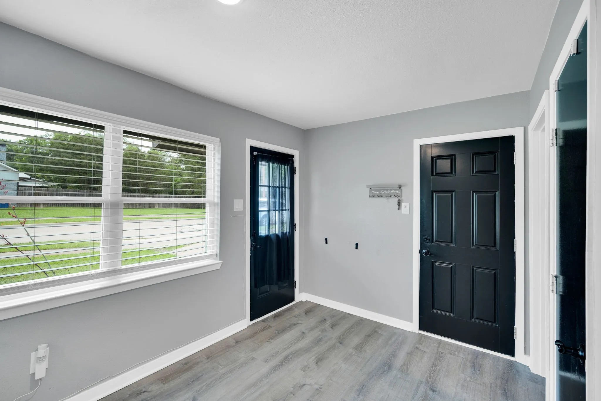 Single Family Residence For Sale in Ellis County , 1104 Williamsburg Drive, Ennis, Texas 75119, 4 Bedroom, 2 Bathroom, 2 Garage spaces, 1,665 Sqft, built in 1964, Preowned, mls#21250973, Real Estate Agent in Ennis, Homes For Sale in Ellis county, Homes For Sale in Ennis, Realtor in Ennis Texas, Real Estate Brokerage Independent Realty Texas, Luminita Cordes Realtor