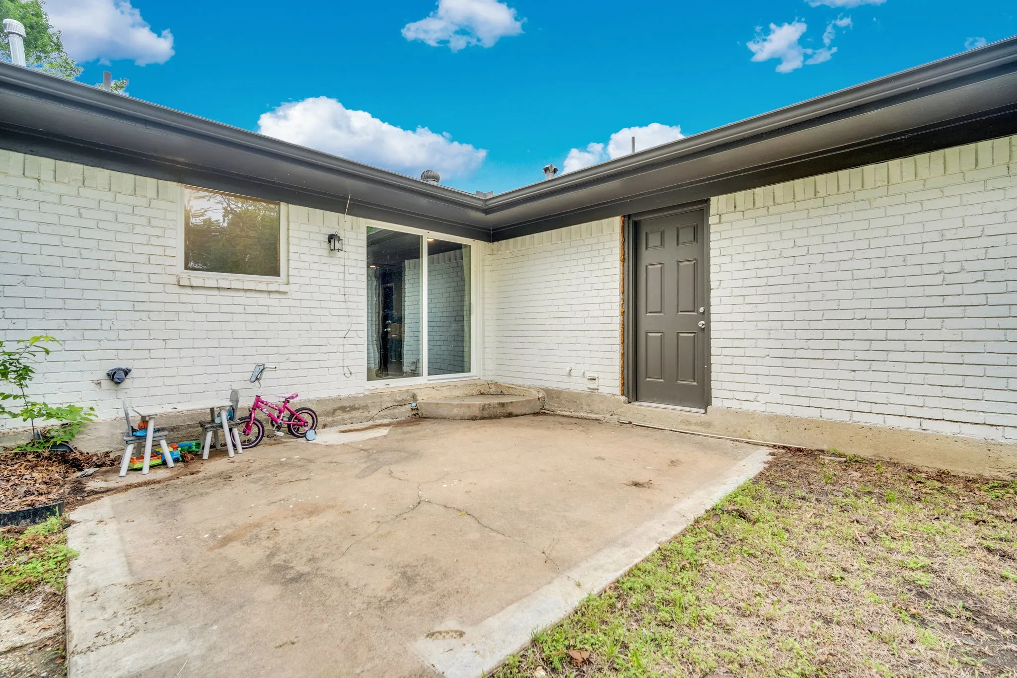 Single Family Residence For Sale in Ellis County , 1104 Williamsburg Drive, Ennis, Texas 75119, 4 Bedroom, 2 Bathroom, 2 Garage spaces, 1,665 Sqft, built in 1964, Preowned, mls#21250973, Real Estate Agent in Ennis, Homes For Sale in Ellis county, Homes For Sale in Ennis, Realtor in Ennis Texas, Real Estate Brokerage Independent Realty Texas, Luminita Cordes Realtor