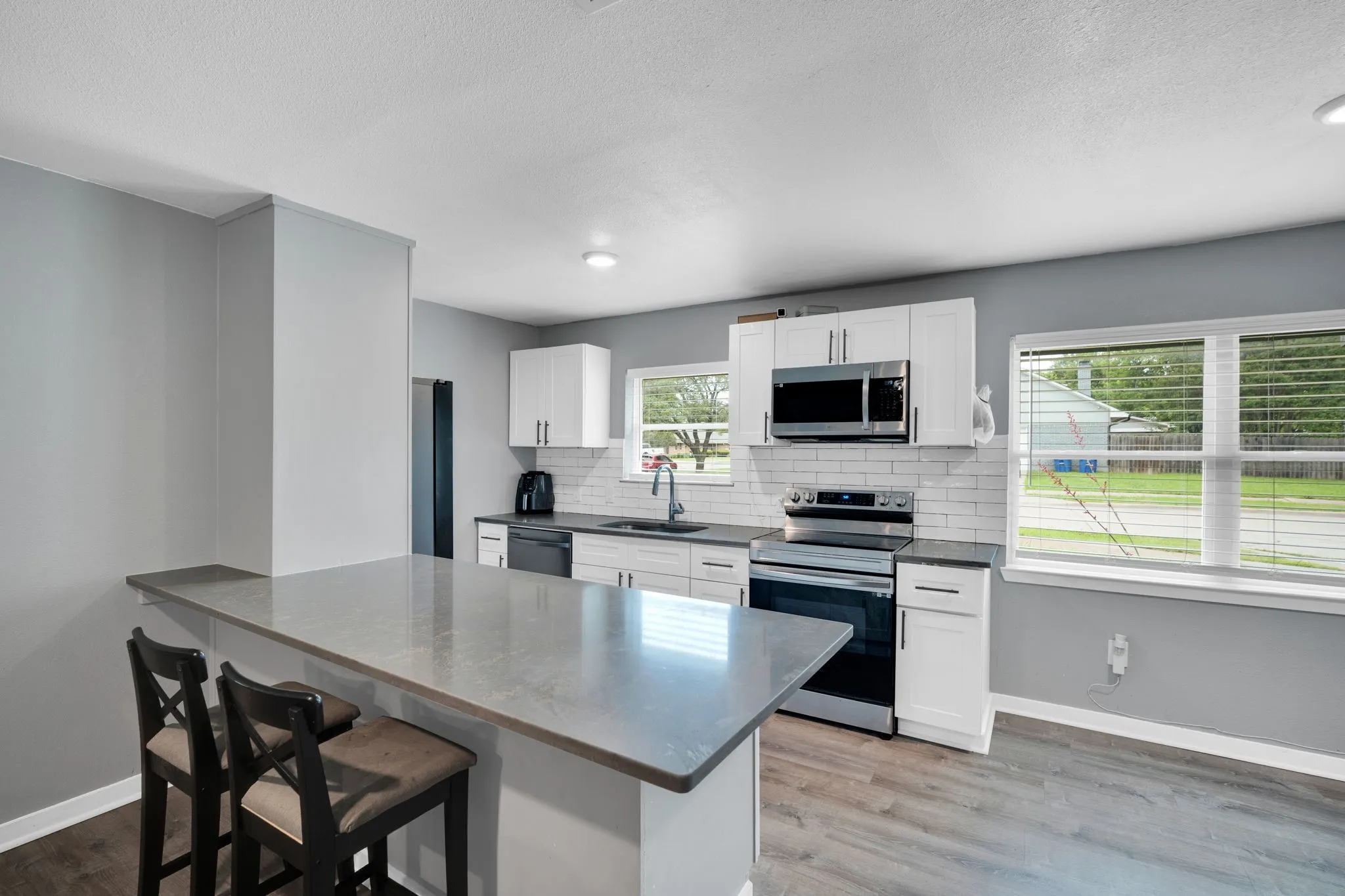 Single Family Residence For Sale in Ellis County , 1104 Williamsburg Drive, Ennis, Texas 75119, 4 Bedroom, 2 Bathroom, 2 Garage spaces, 1,665 Sqft, built in 1964, Preowned, mls#21250973, Real Estate Agent in Ennis, Homes For Sale in Ellis county, Homes For Sale in Ennis, Realtor in Ennis Texas, Real Estate Brokerage Independent Realty Texas, Luminita Cordes Realtor