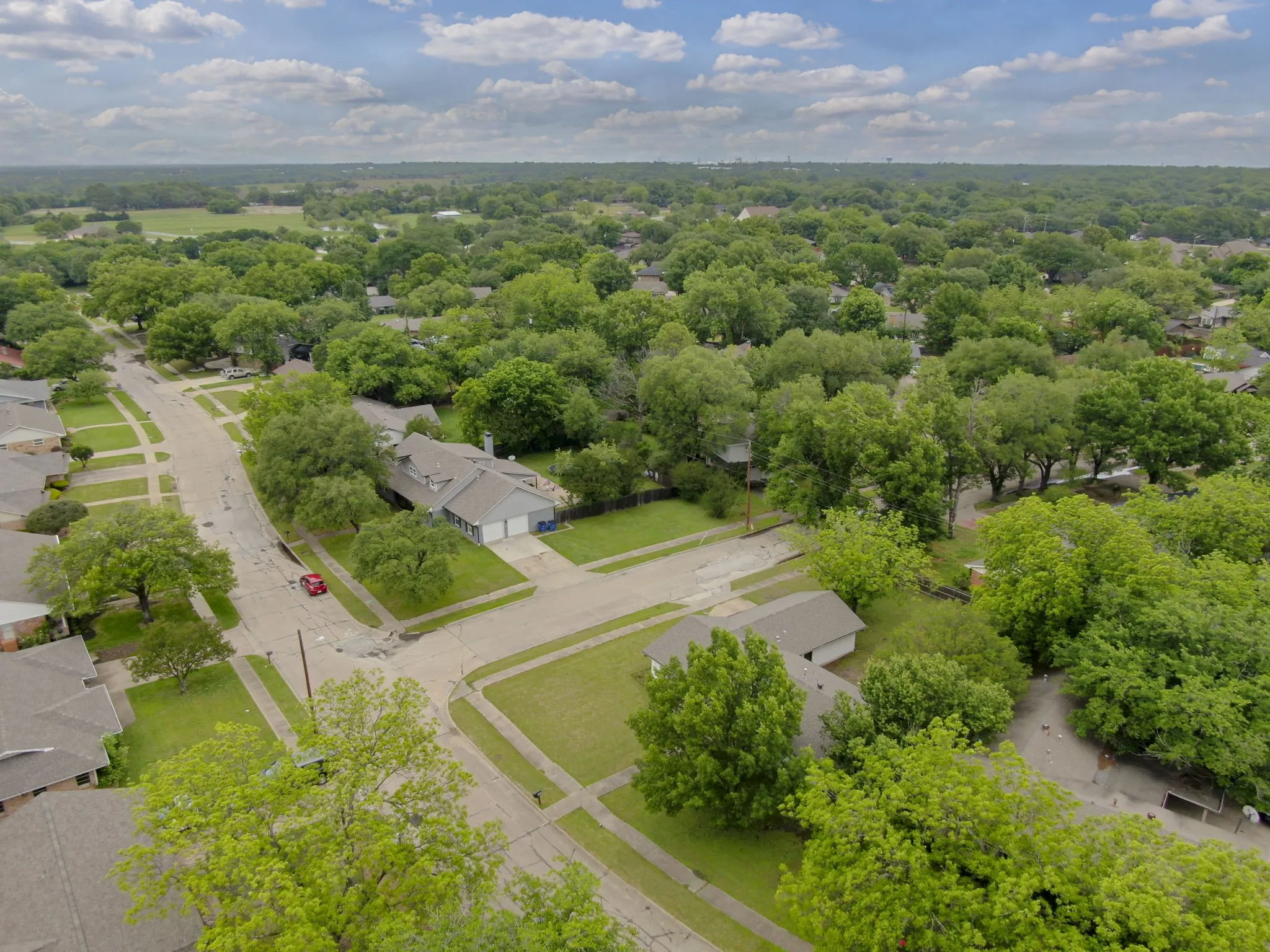 Single Family Residence For Sale in Ellis County , 1104 Williamsburg Drive, Ennis, Texas 75119, 4 Bedroom, 2 Bathroom, 2 Garage spaces, 1,665 Sqft, built in 1964, Preowned, mls#21250973, Real Estate Agent in Ennis, Homes For Sale in Ellis county, Homes For Sale in Ennis, Realtor in Ennis Texas, Real Estate Brokerage Independent Realty Texas, Luminita Cordes Realtor
