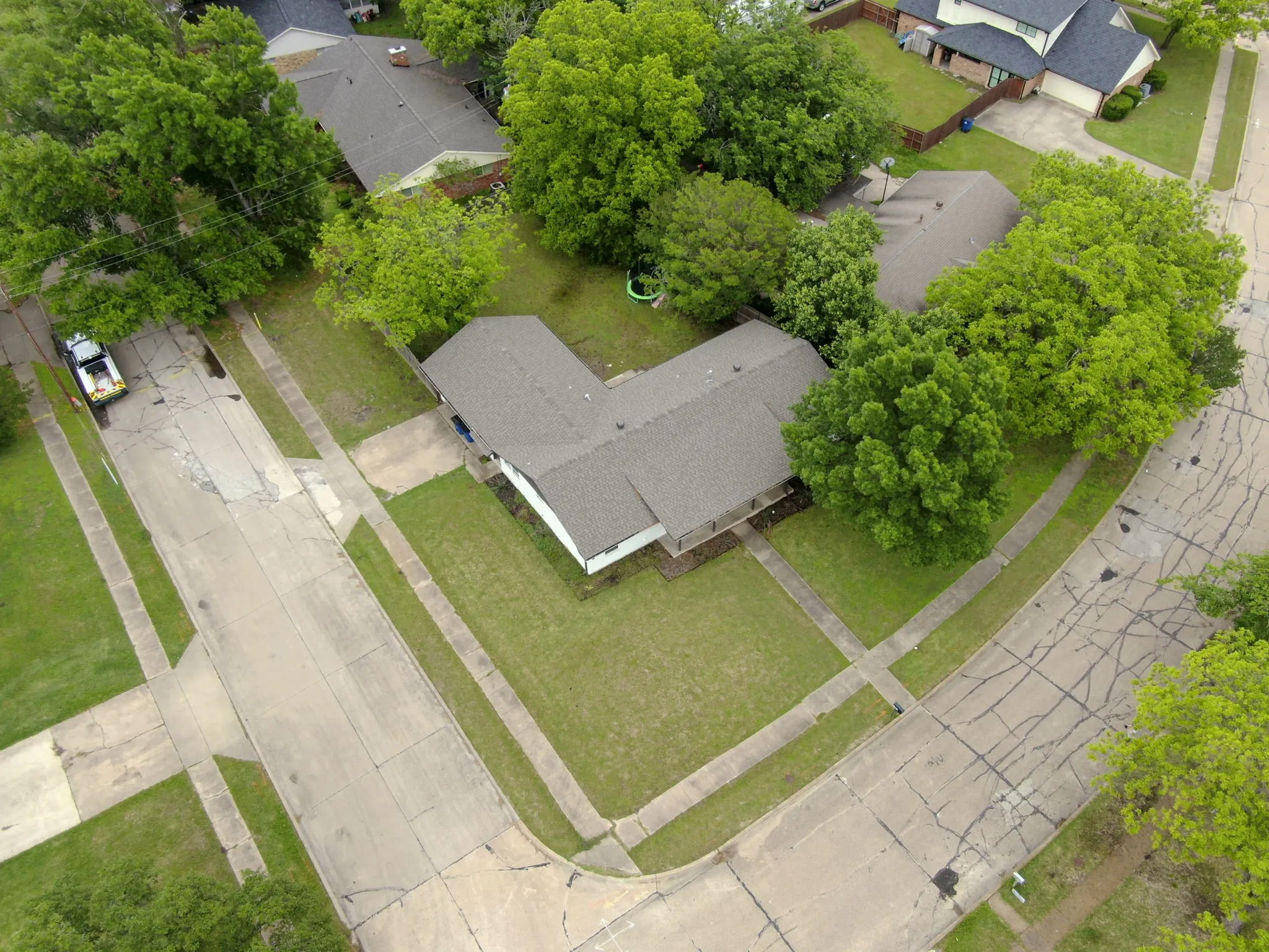 Single Family Residence For Sale in Ellis County , 1104 Williamsburg Drive, Ennis, Texas 75119, 4 Bedroom, 2 Bathroom, 2 Garage spaces, 1,665 Sqft, built in 1964, Preowned, mls#21250973, Real Estate Agent in Ennis, Homes For Sale in Ellis county, Homes For Sale in Ennis, Realtor in Ennis Texas, Real Estate Brokerage Independent Realty Texas, Luminita Cordes Realtor