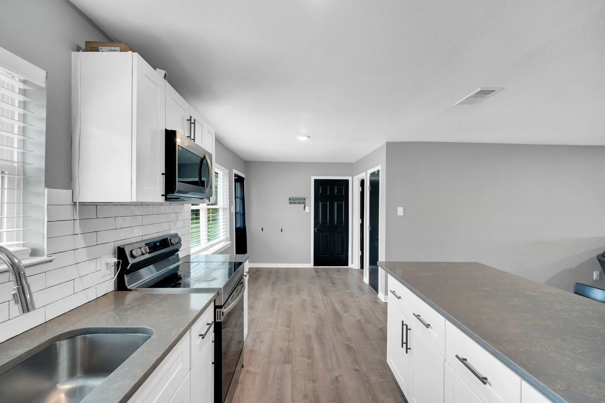 Single Family Residence For Sale in Ellis County , 1104 Williamsburg Drive, Ennis, Texas 75119, 4 Bedroom, 2 Bathroom, 2 Garage spaces, 1,665 Sqft, built in 1964, Preowned, mls#21250973, Real Estate Agent in Ennis, Homes For Sale in Ellis county, Homes For Sale in Ennis, Realtor in Ennis Texas, Real Estate Brokerage Independent Realty Texas, Luminita Cordes Realtor