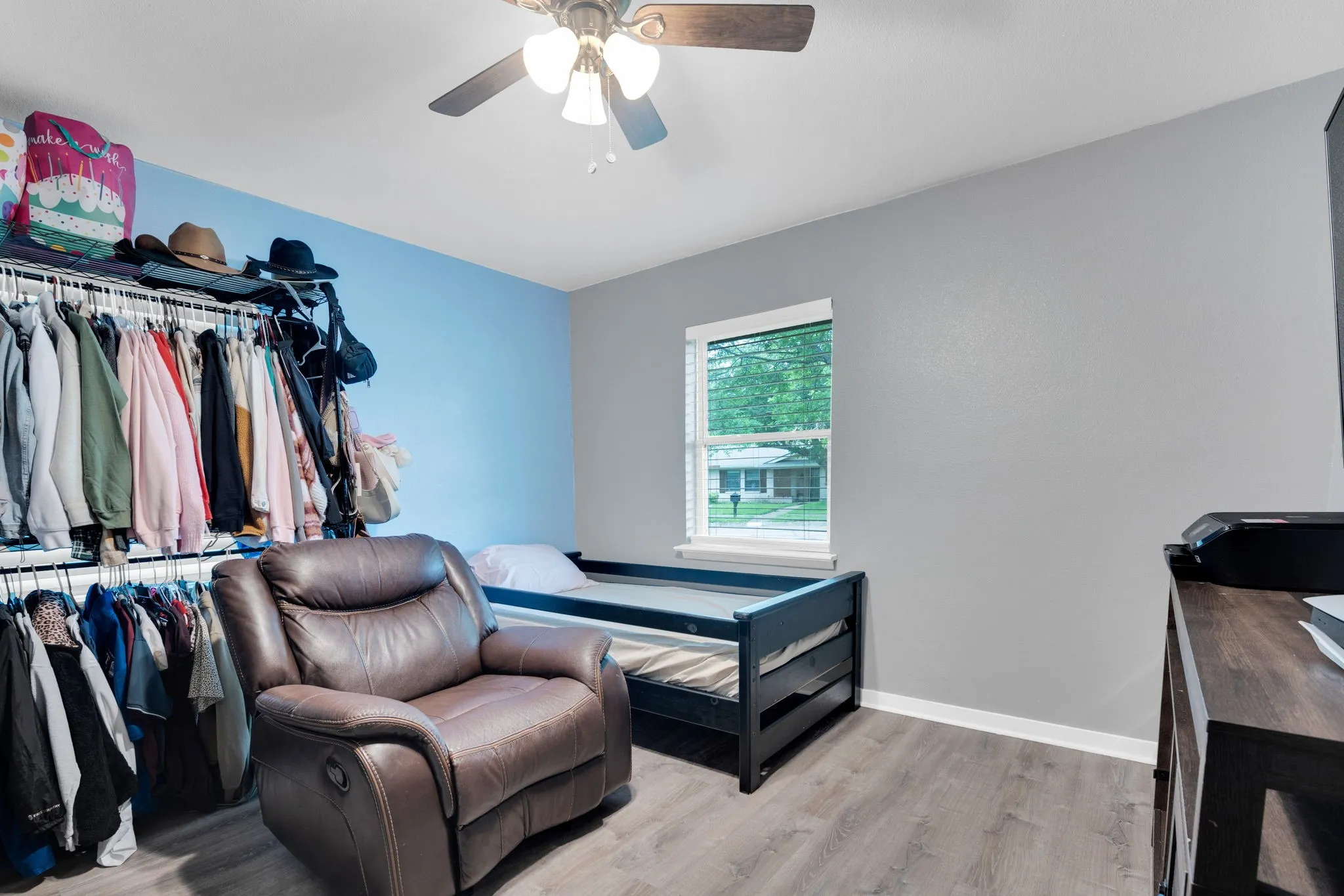 Single Family Residence For Sale in Ellis County , 1104 Williamsburg Drive, Ennis, Texas 75119, 4 Bedroom, 2 Bathroom, 2 Garage spaces, 1,665 Sqft, built in 1964, Preowned, mls#21250973, Real Estate Agent in Ennis, Homes For Sale in Ellis county, Homes For Sale in Ennis, Realtor in Ennis Texas, Real Estate Brokerage Independent Realty Texas, Luminita Cordes Realtor