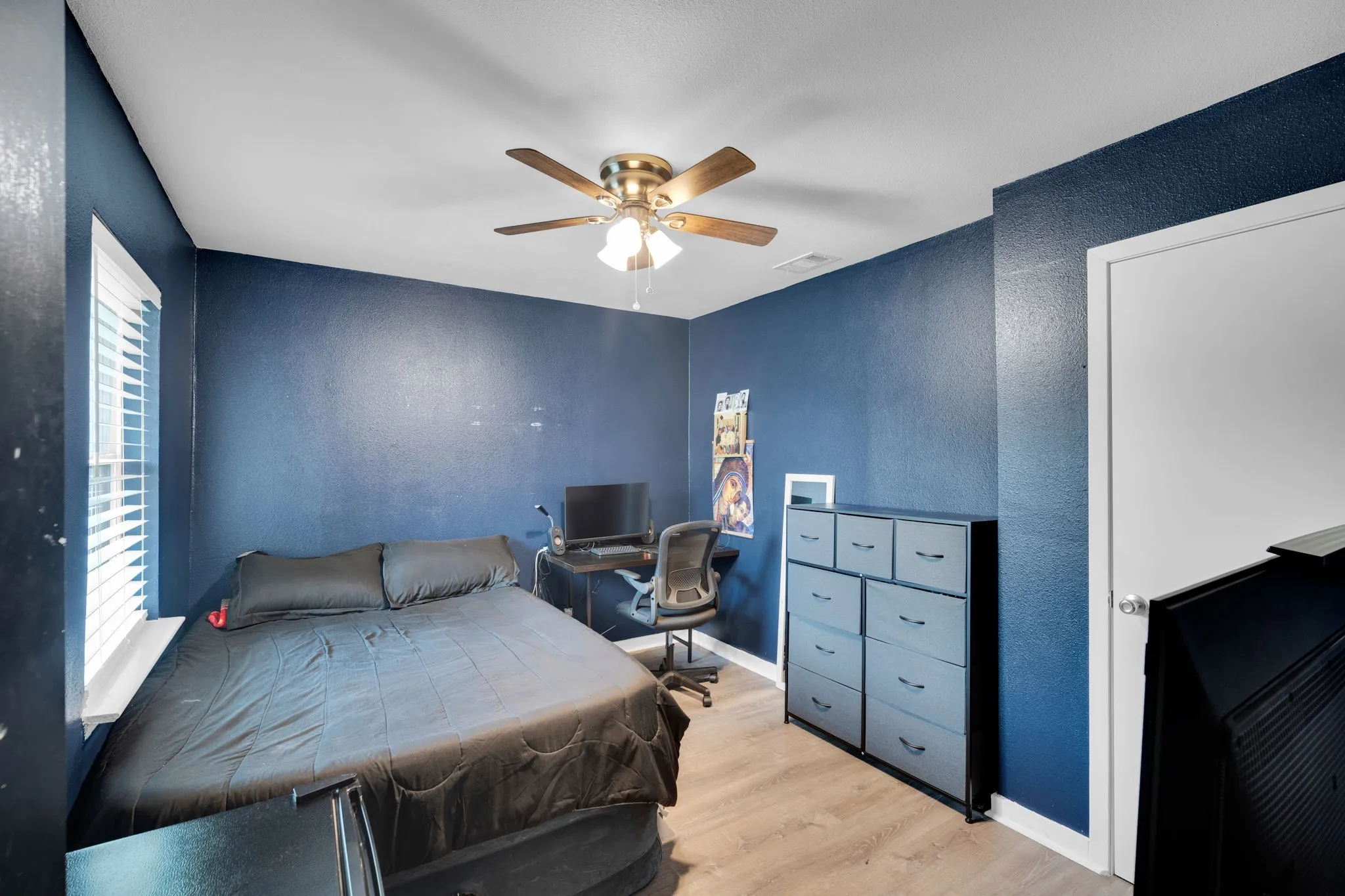 Single Family Residence For Sale in Ellis County , 1104 Williamsburg Drive, Ennis, Texas 75119, 4 Bedroom, 2 Bathroom, 2 Garage spaces, 1,665 Sqft, built in 1964, Preowned, mls#21250973, Real Estate Agent in Ennis, Homes For Sale in Ellis county, Homes For Sale in Ennis, Realtor in Ennis Texas, Real Estate Brokerage Independent Realty Texas, Luminita Cordes Realtor
