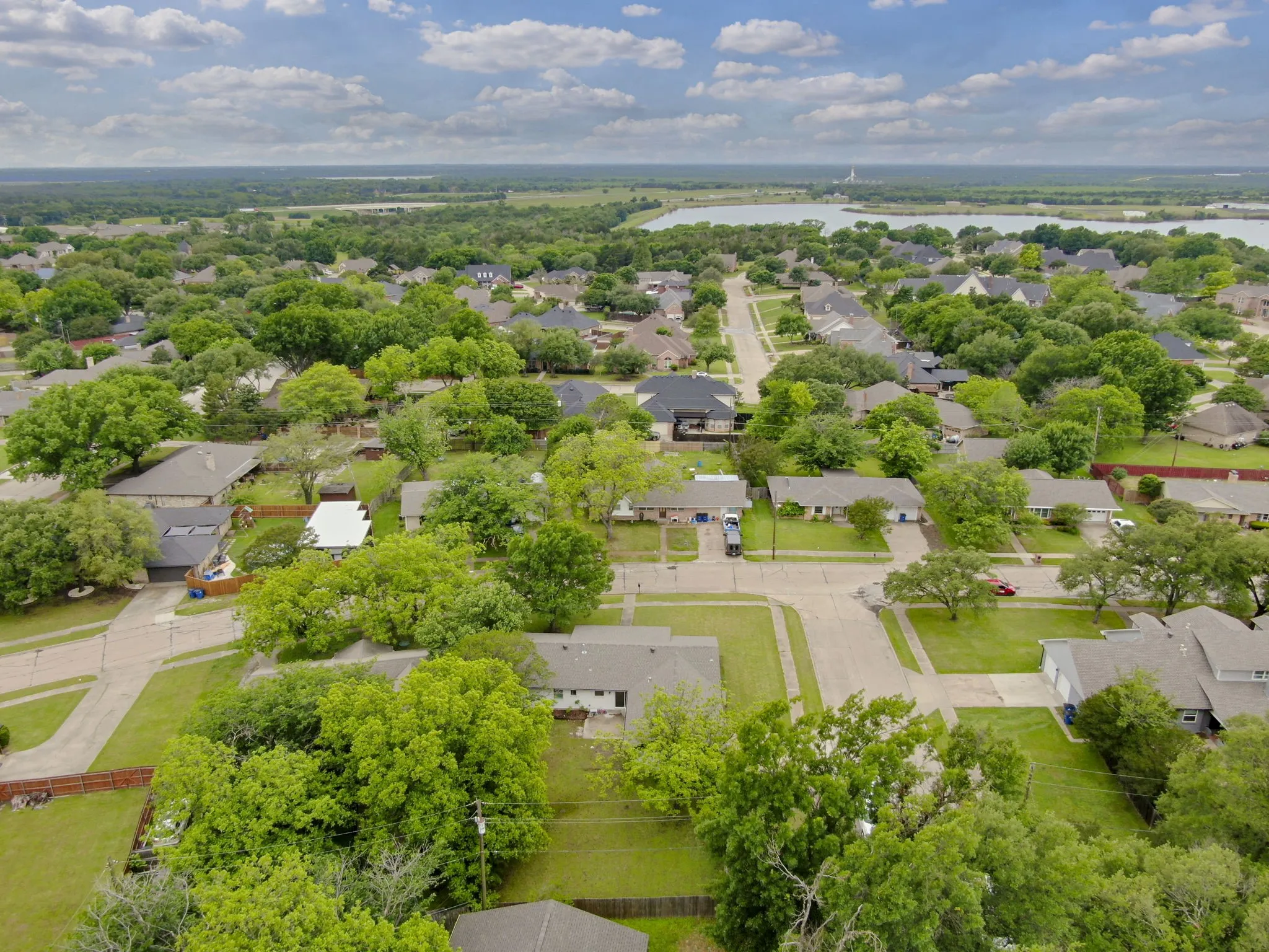 Single Family Residence For Sale in Ellis County , 1104 Williamsburg Drive, Ennis, Texas 75119, 4 Bedroom, 2 Bathroom, 2 Garage spaces, 1,665 Sqft, built in 1964, Preowned, mls#21250973, Real Estate Agent in Ennis, Homes For Sale in Ellis county, Homes For Sale in Ennis, Realtor in Ennis Texas, Real Estate Brokerage Independent Realty Texas, Luminita Cordes Realtor