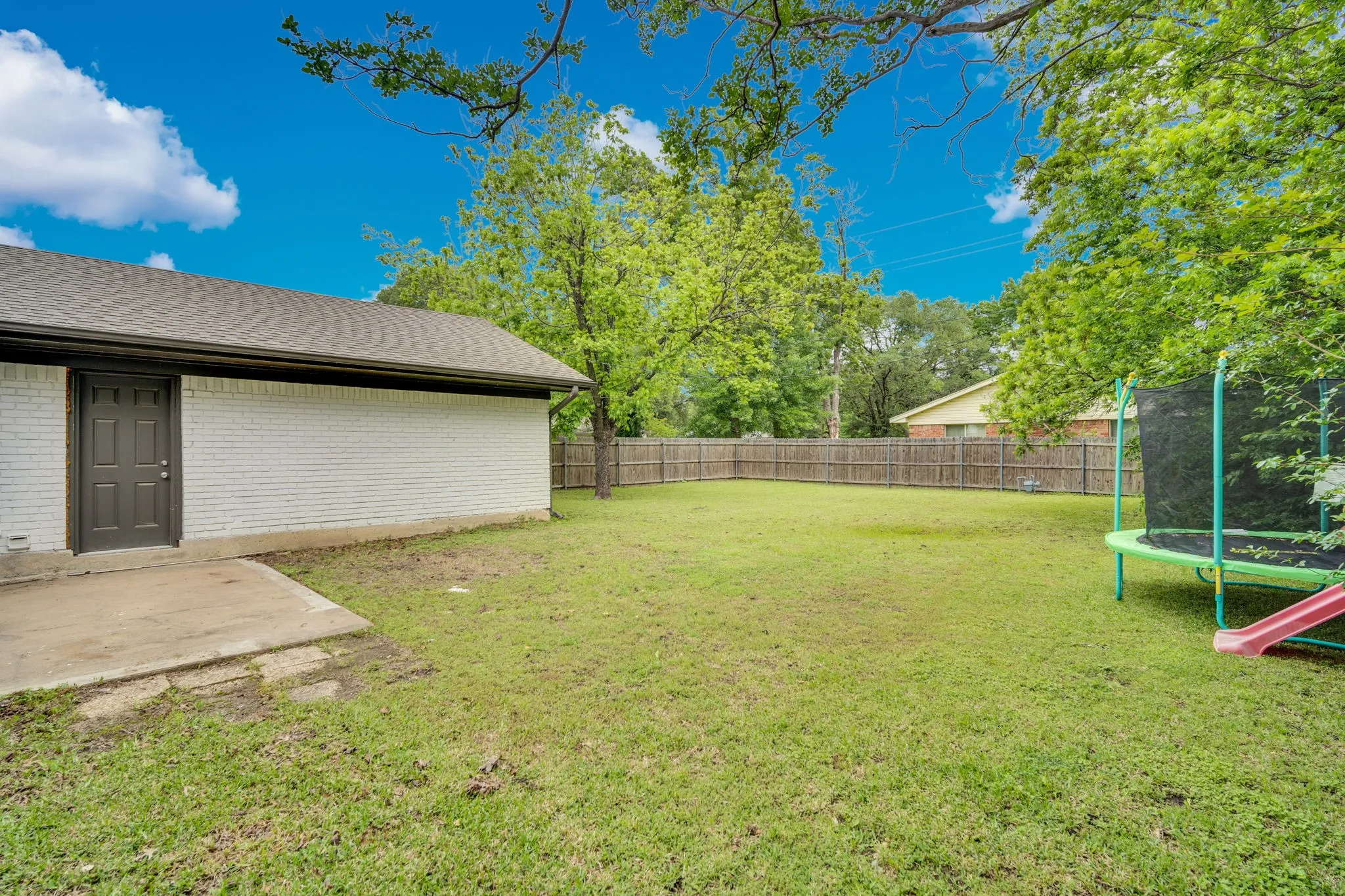 Single Family Residence For Sale in Ellis County , 1104 Williamsburg Drive, Ennis, Texas 75119, 4 Bedroom, 2 Bathroom, 2 Garage spaces, 1,665 Sqft, built in 1964, Preowned, mls#21250973, Real Estate Agent in Ennis, Homes For Sale in Ellis county, Homes For Sale in Ennis, Realtor in Ennis Texas, Real Estate Brokerage Independent Realty Texas, Luminita Cordes Realtor