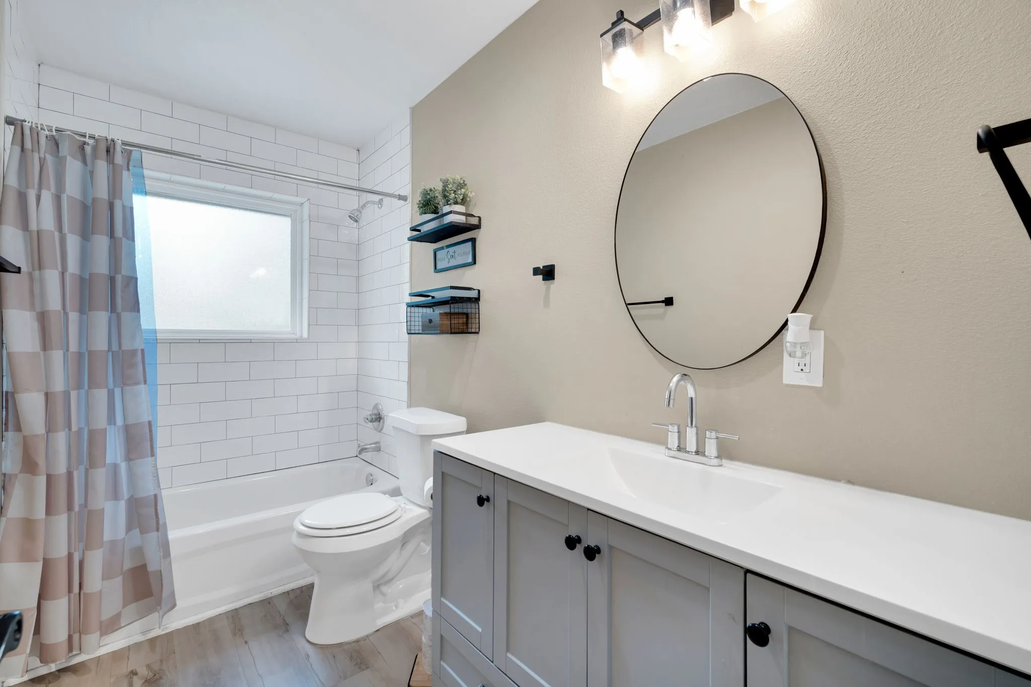 Single Family Residence For Sale in Ellis County , 1104 Williamsburg Drive, Ennis, Texas 75119, 4 Bedroom, 2 Bathroom, 2 Garage spaces, 1,665 Sqft, built in 1964, Preowned, mls#21250973, Real Estate Agent in Ennis, Homes For Sale in Ellis county, Homes For Sale in Ennis, Realtor in Ennis Texas, Real Estate Brokerage Independent Realty Texas, Luminita Cordes Realtor