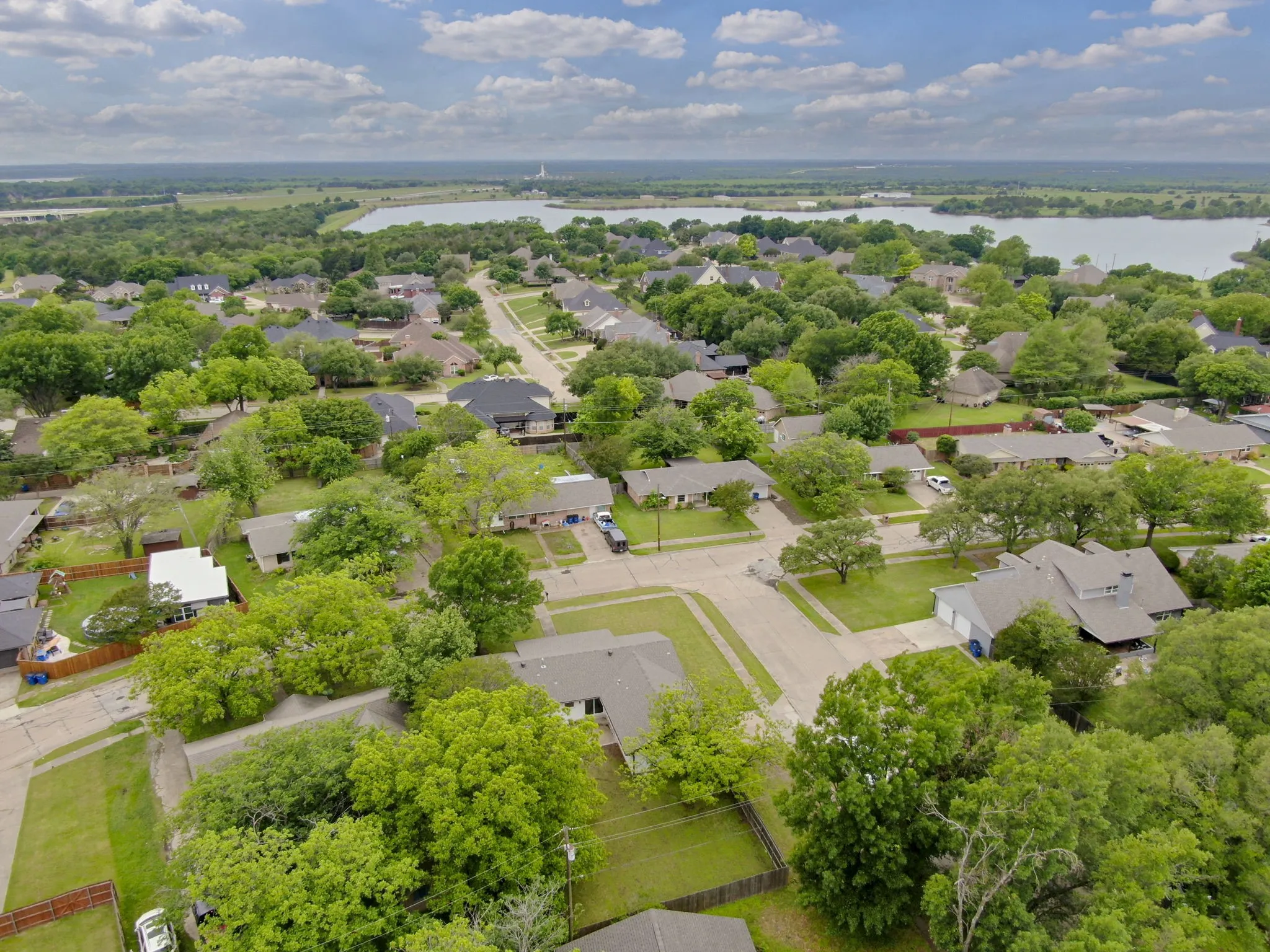Single Family Residence For Sale in Ellis County , 1104 Williamsburg Drive, Ennis, Texas 75119, 4 Bedroom, 2 Bathroom, 2 Garage spaces, 1,665 Sqft, built in 1964, Preowned, mls#21250973, Real Estate Agent in Ennis, Homes For Sale in Ellis county, Homes For Sale in Ennis, Realtor in Ennis Texas, Real Estate Brokerage Independent Realty Texas, Luminita Cordes Realtor