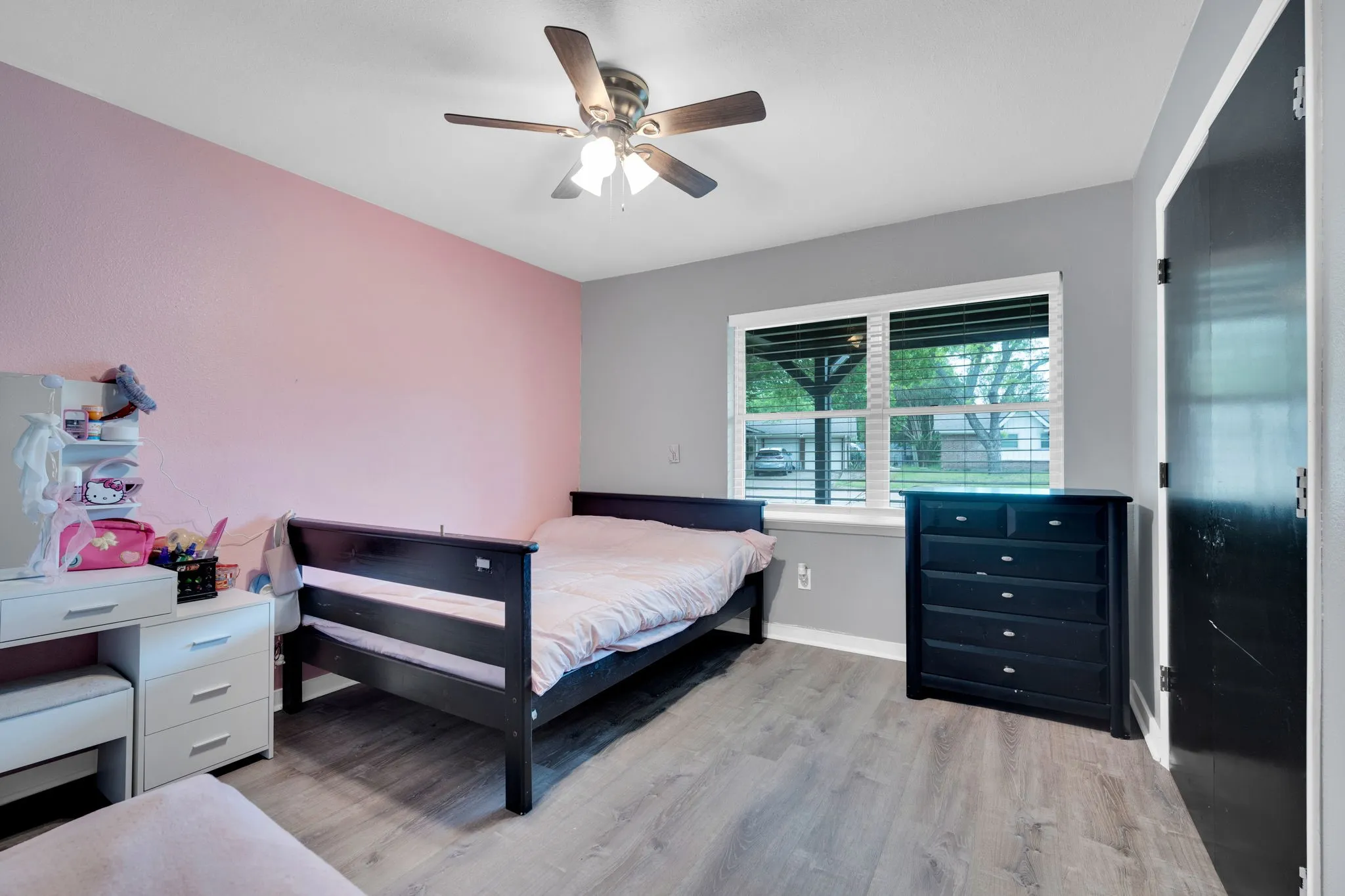 Single Family Residence For Sale in Ellis County , 1104 Williamsburg Drive, Ennis, Texas 75119, 4 Bedroom, 2 Bathroom, 2 Garage spaces, 1,665 Sqft, built in 1964, Preowned, mls#21250973, Real Estate Agent in Ennis, Homes For Sale in Ellis county, Homes For Sale in Ennis, Realtor in Ennis Texas, Real Estate Brokerage Independent Realty Texas, Luminita Cordes Realtor