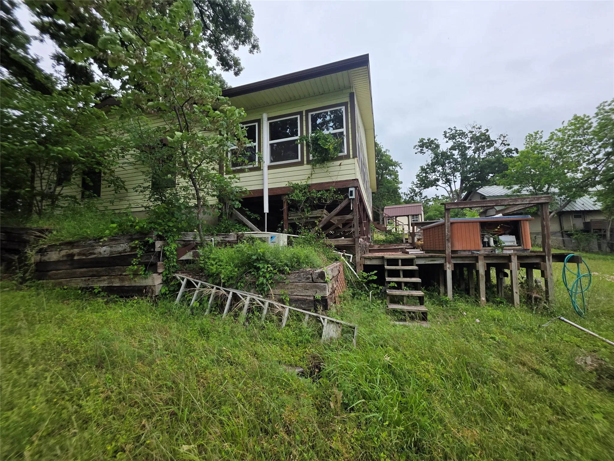 Single Family Residence For Sale in Henderson County , 100 Tangle Drive, Tool, Texas 75143, 3 Bedrooms, 2 Bathrooms, 1 Garage spaces, 1,456 Sqft, built in 1984, Price $359,900, mls#21252907, Real Estate Agent in Tool, Homes For Sale in Henderson county, Homes For Sale in Tool, Realtor in Tool Texas, Real Estate Brokerage Independent Realty Texas, Luminita Cordes Realtor