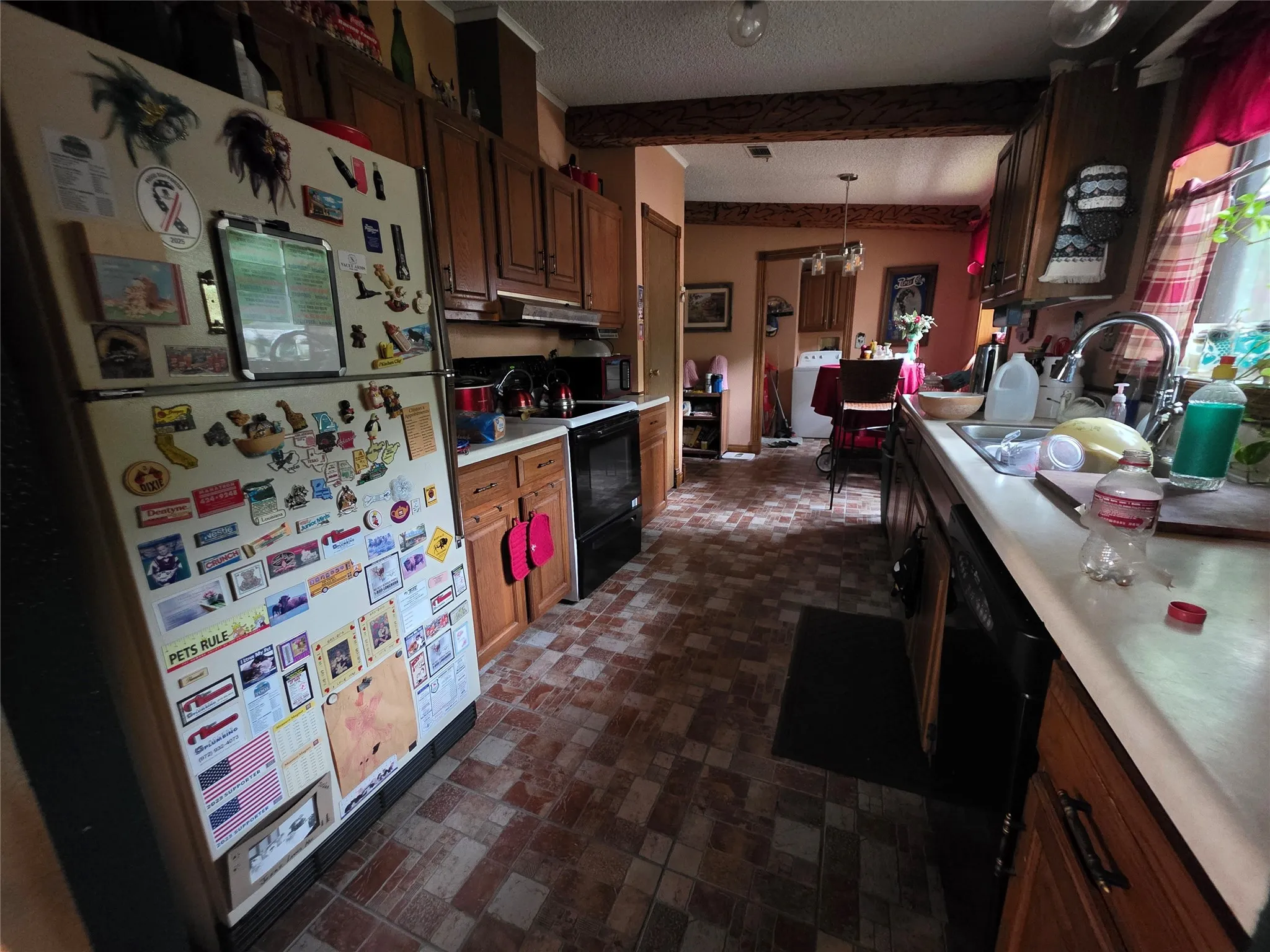 Single Family Residence For Sale in Henderson County , 100 Tangle Drive, Tool, Texas 75143, 3 Bedrooms, 2 Bathrooms, 1 Garage spaces, 1,456 Sqft, built in 1984, Price $359,900, mls#21252907, Real Estate Agent in Tool, Homes For Sale in Henderson county, Homes For Sale in Tool, Realtor in Tool Texas, Real Estate Brokerage Independent Realty Texas, Luminita Cordes Realtor