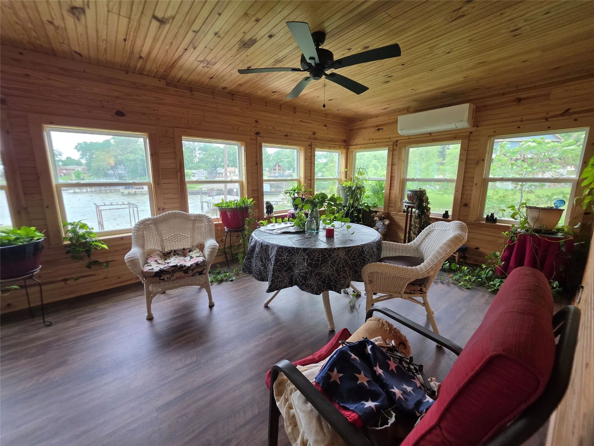 Single Family Residence For Sale in Henderson County , 100 Tangle Drive, Tool, Texas 75143, 3 Bedrooms, 2 Bathrooms, 1 Garage spaces, 1,456 Sqft, built in 1984, Price $359,900, mls#21252907, Real Estate Agent in Tool, Homes For Sale in Henderson county, Homes For Sale in Tool, Realtor in Tool Texas, Real Estate Brokerage Independent Realty Texas, Luminita Cordes Realtor