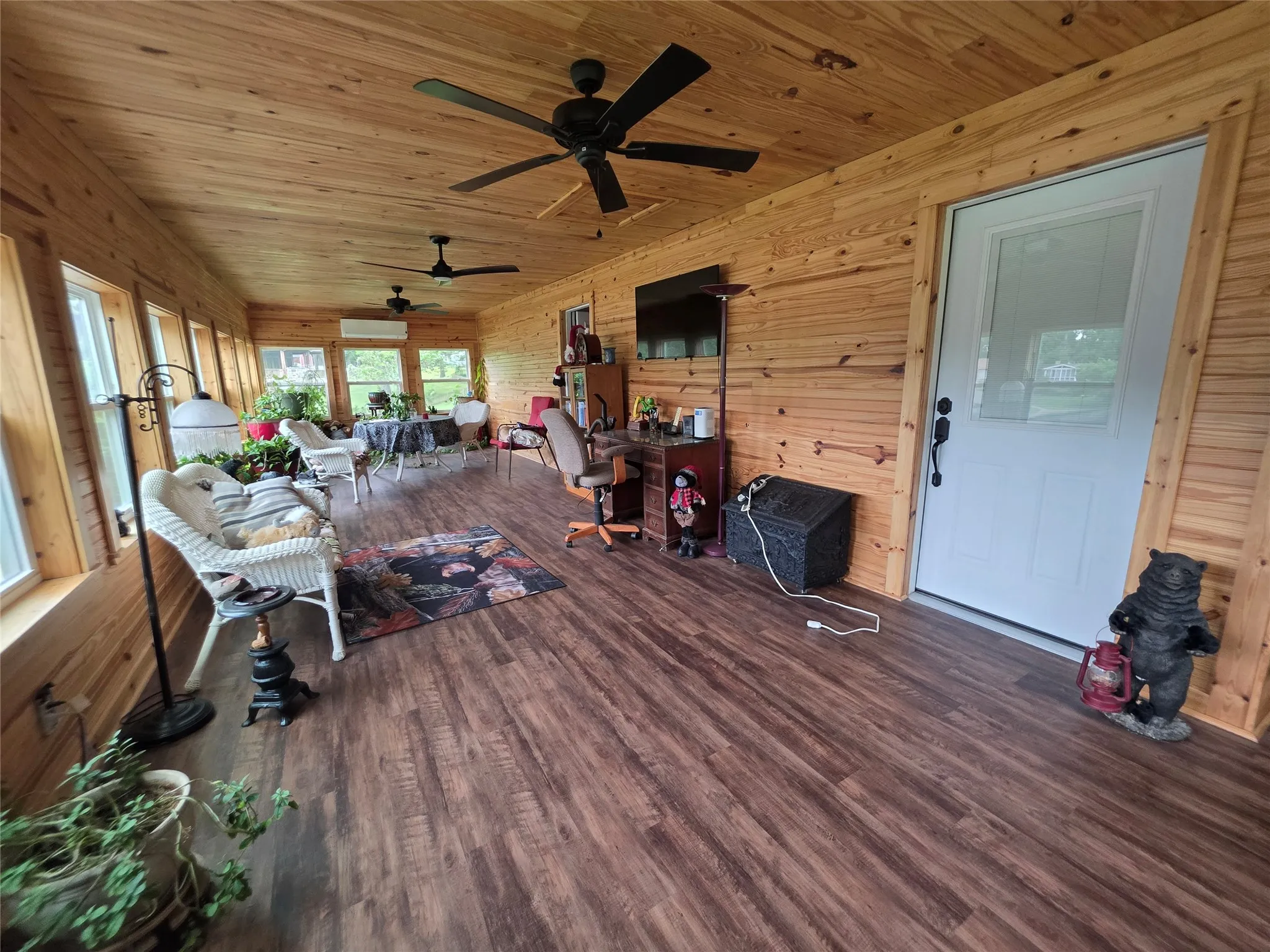 Single Family Residence For Sale in Henderson County , 100 Tangle Drive, Tool, Texas 75143, 3 Bedrooms, 2 Bathrooms, 1 Garage spaces, 1,456 Sqft, built in 1984, Price $359,900, mls#21252907, Real Estate Agent in Tool, Homes For Sale in Henderson county, Homes For Sale in Tool, Realtor in Tool Texas, Real Estate Brokerage Independent Realty Texas, Luminita Cordes Realtor
