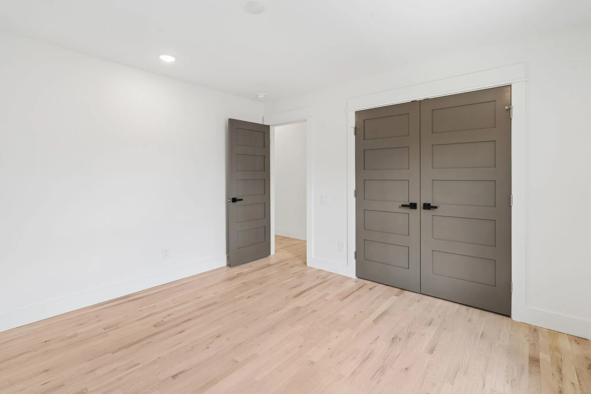 Secondary bedroom.