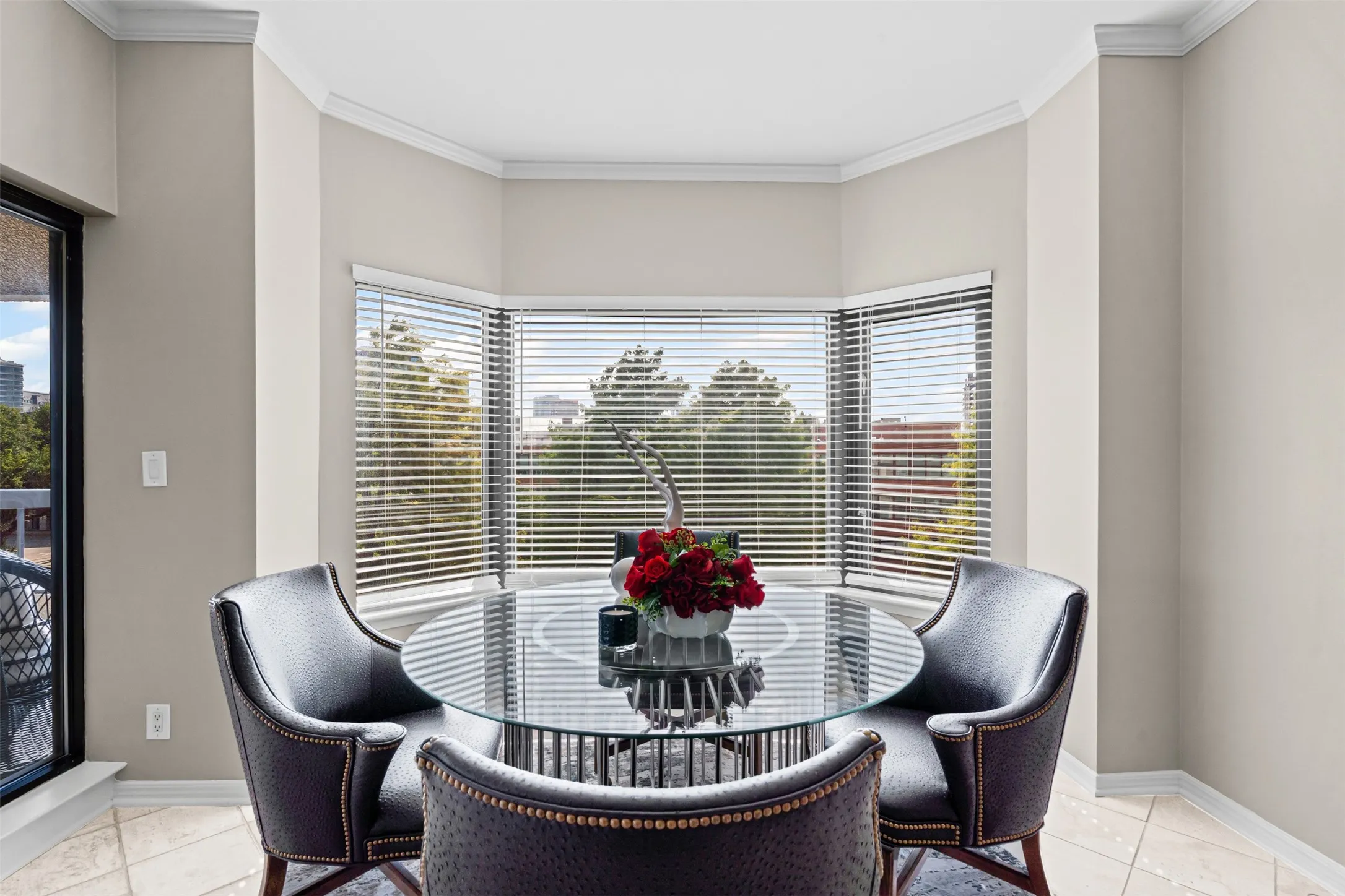 Condominium For Rent in Dallas County , 3030 Mckinney Avenue 306, Dallas, Texas 75204, 2 Bedroom, 2 Bathroom, 2 Garage spaces, 1,774 Sqft, built in 1981, Preowned, mls#21252041, Real Estate Agent in Dallas, Homes For Rent in Dallas county, Homes For Rent in Dallas, Realtor in Dallas Texas, Real Estate Brokerage Independent Realty Texas, Luminita Cordes Realtor