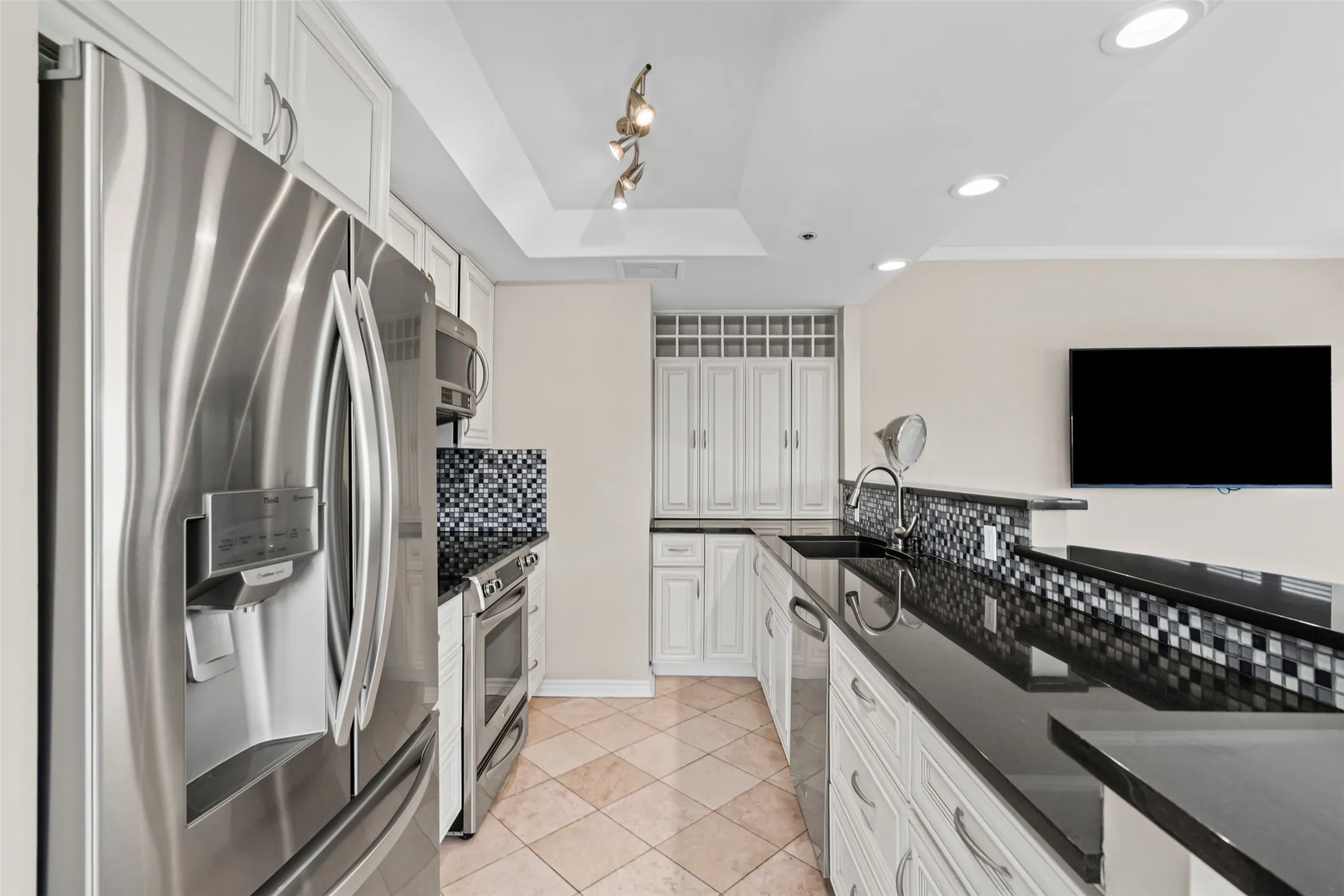 Condominium For Sale in Dallas County , 3030 Mckinney Avenue 306, Dallas, Texas 75204, 2 Bedrooms, 2 Bathrooms, 2 Garage spaces, 1,774 Sqft, built in 1981, Preowned, Price $699,000, mls#21251758, Real Estate Agent in Dallas, Homes For Sale in Dallas county, Homes For Sale in Dallas, Realtor in Dallas Texas, Real Estate Brokerage Independent Realty Texas, Luminita Cordes Realtor