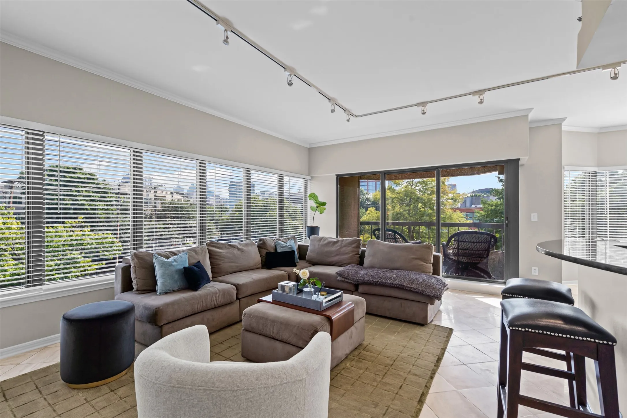 Condominium For Sale in Dallas County , 3030 Mckinney Avenue 306, Dallas, Texas 75204, 2 Bedrooms, 2 Bathrooms, 2 Garage spaces, 1,774 Sqft, built in 1981, Preowned, Price $699,000, mls#21251758, Real Estate Agent in Dallas, Homes For Sale in Dallas county, Homes For Sale in Dallas, Realtor in Dallas Texas, Real Estate Brokerage Independent Realty Texas, Luminita Cordes Realtor
