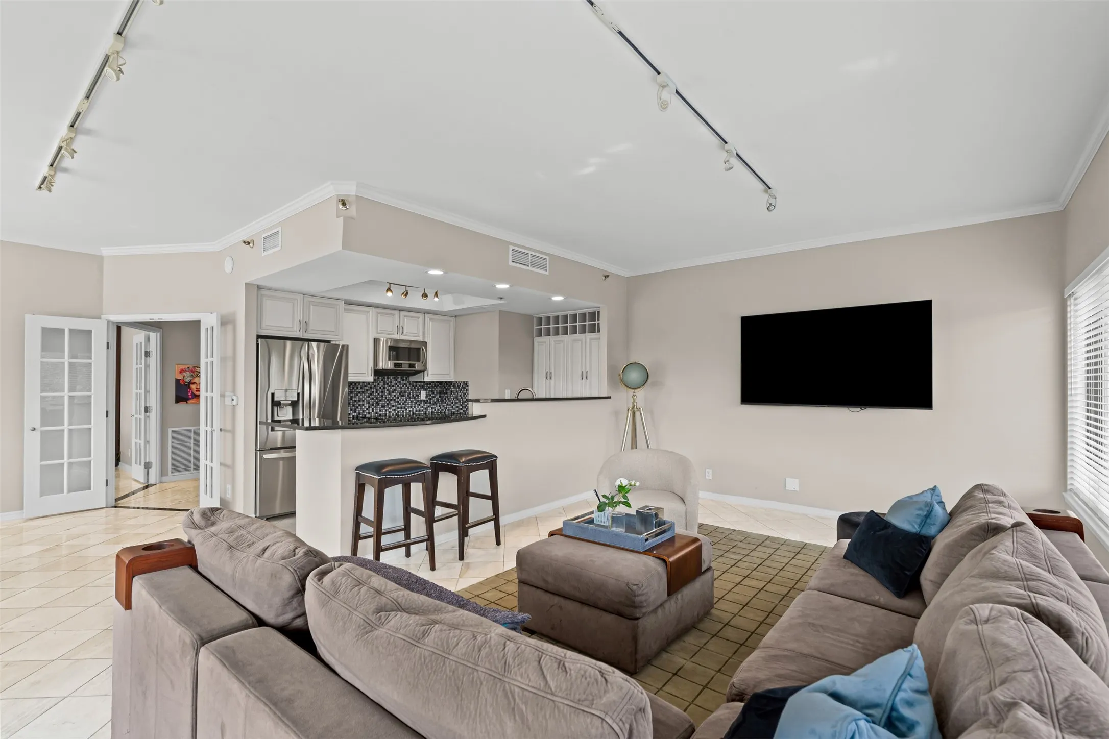 Condominium For Sale in Dallas County , 3030 Mckinney Avenue 306, Dallas, Texas 75204, 2 Bedrooms, 2 Bathrooms, 2 Garage spaces, 1,774 Sqft, built in 1981, Preowned, Price $699,000, mls#21251758, Real Estate Agent in Dallas, Homes For Sale in Dallas county, Homes For Sale in Dallas, Realtor in Dallas Texas, Real Estate Brokerage Independent Realty Texas, Luminita Cordes Realtor
