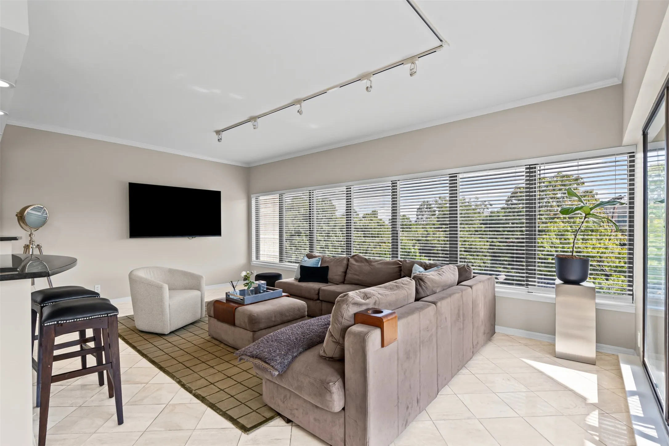 Condominium For Sale in Dallas County , 3030 Mckinney Avenue 306, Dallas, Texas 75204, 2 Bedrooms, 2 Bathrooms, 2 Garage spaces, 1,774 Sqft, built in 1981, Preowned, Price $699,000, mls#21251758, Real Estate Agent in Dallas, Homes For Sale in Dallas county, Homes For Sale in Dallas, Realtor in Dallas Texas, Real Estate Brokerage Independent Realty Texas, Luminita Cordes Realtor