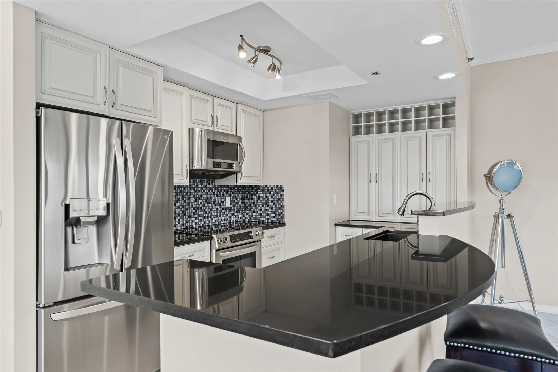Condominium For Sale in Dallas County , 3030 Mckinney Avenue 306, Dallas, Texas 75204, 2 Bedrooms, 2 Bathrooms, 2 Garage spaces, 1,774 Sqft, built in 1981, Preowned, Price $699,000, mls#21251758, Real Estate Agent in Dallas, Homes For Sale in Dallas county, Homes For Sale in Dallas, Realtor in Dallas Texas, Real Estate Brokerage Independent Realty Texas, Luminita Cordes Realtor