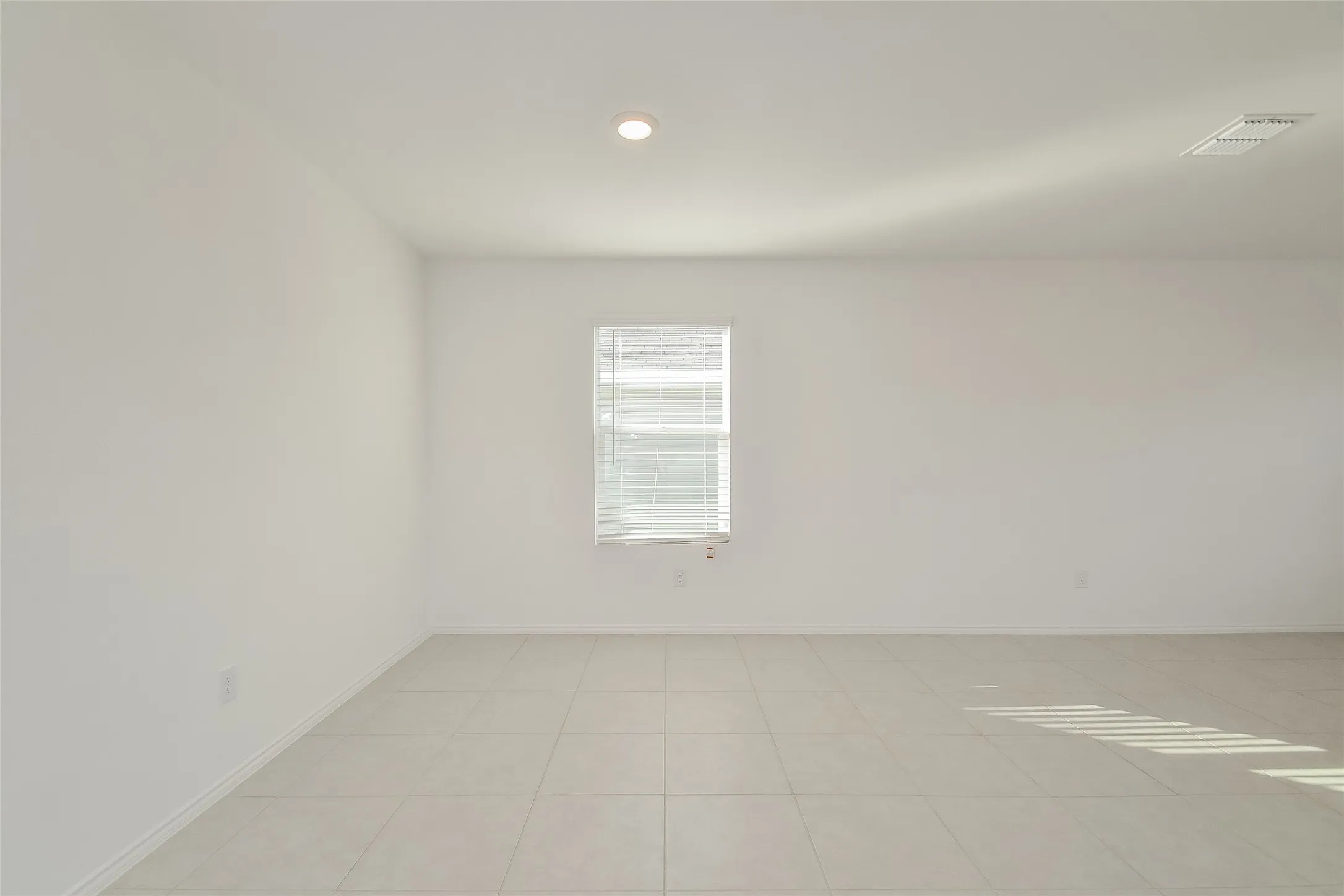 Single Family Residence For Rent in Collin County , 122 Lemongrass Drive, Princeton, Texas 75407, 4 Bedroom, 2 Bathroom, 2 Garage spaces, 1,674 Sqft, built in 2022, Preowned, mls#21253034, Real Estate Agent in Princeton, Homes For Rent in Collin county, Homes For Rent in Princeton, Realtor in Princeton Texas, Real Estate Brokerage Independent Realty Texas, Luminita Cordes Realtor
