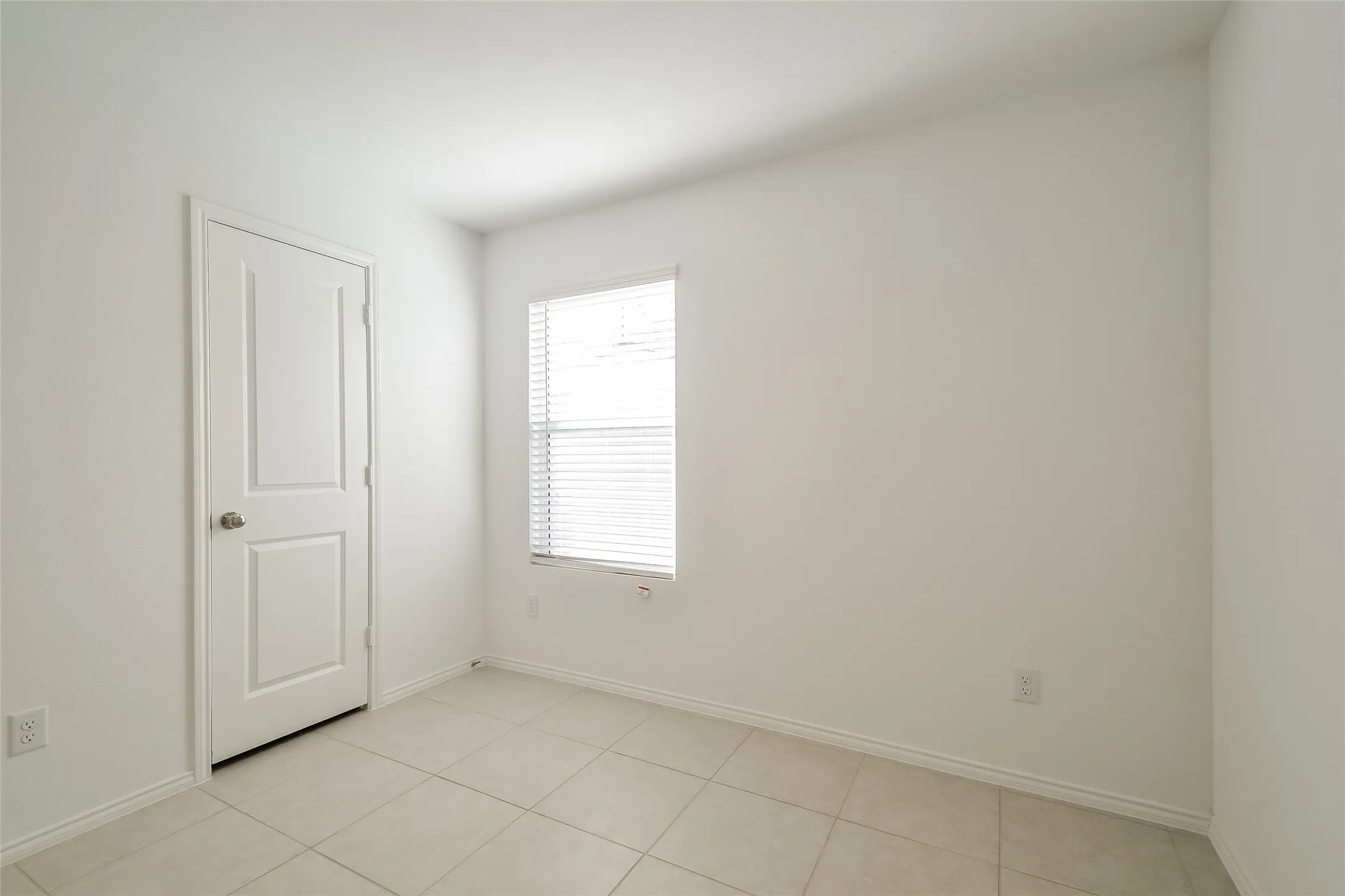 Single Family Residence For Rent in Collin County , 122 Lemongrass Drive, Princeton, Texas 75407, 4 Bedroom, 2 Bathroom, 2 Garage spaces, 1,674 Sqft, built in 2022, Preowned, mls#21253034, Real Estate Agent in Princeton, Homes For Rent in Collin county, Homes For Rent in Princeton, Realtor in Princeton Texas, Real Estate Brokerage Independent Realty Texas, Luminita Cordes Realtor