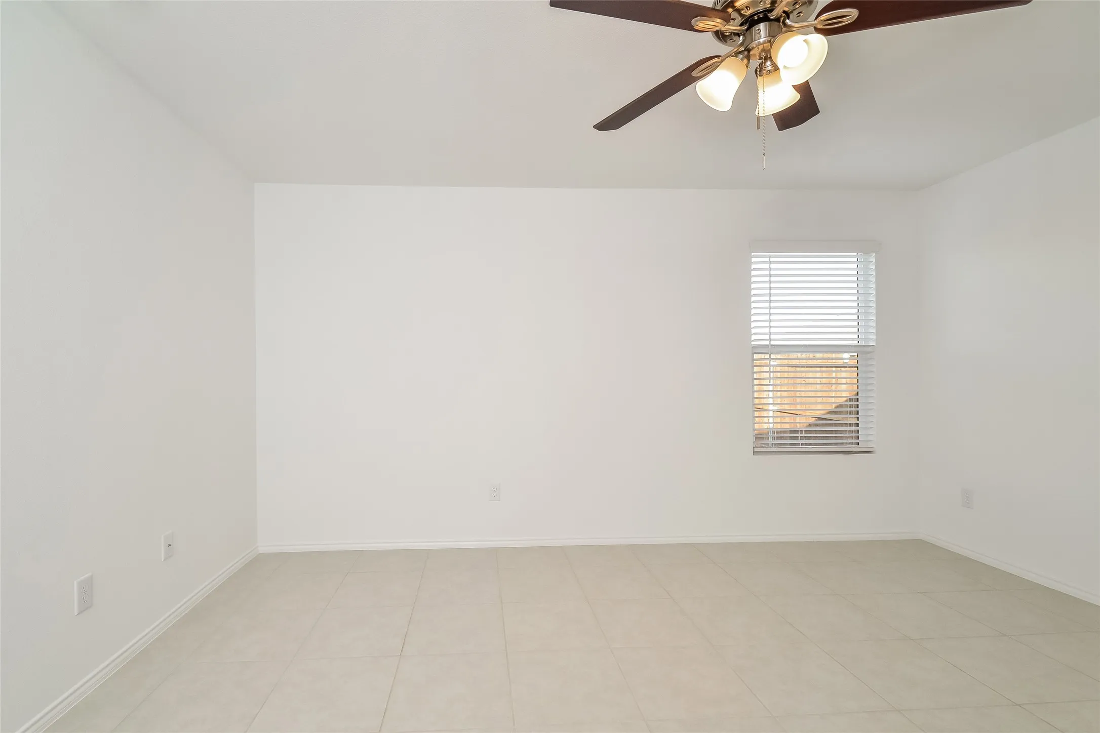 Single Family Residence For Rent in Collin County , 122 Lemongrass Drive, Princeton, Texas 75407, 4 Bedroom, 2 Bathroom, 2 Garage spaces, 1,674 Sqft, built in 2022, Preowned, mls#21253034, Real Estate Agent in Princeton, Homes For Rent in Collin county, Homes For Rent in Princeton, Realtor in Princeton Texas, Real Estate Brokerage Independent Realty Texas, Luminita Cordes Realtor