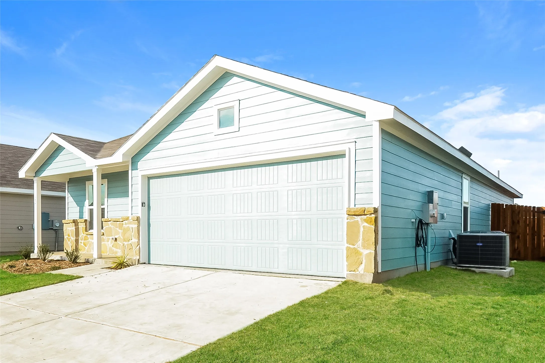 Single Family Residence For Rent in Collin County , 122 Lemongrass Drive, Princeton, Texas 75407, 4 Bedroom, 2 Bathroom, 2 Garage spaces, 1,674 Sqft, built in 2022, Preowned, mls#21253034, Real Estate Agent in Princeton, Homes For Rent in Collin county, Homes For Rent in Princeton, Realtor in Princeton Texas, Real Estate Brokerage Independent Realty Texas, Luminita Cordes Realtor