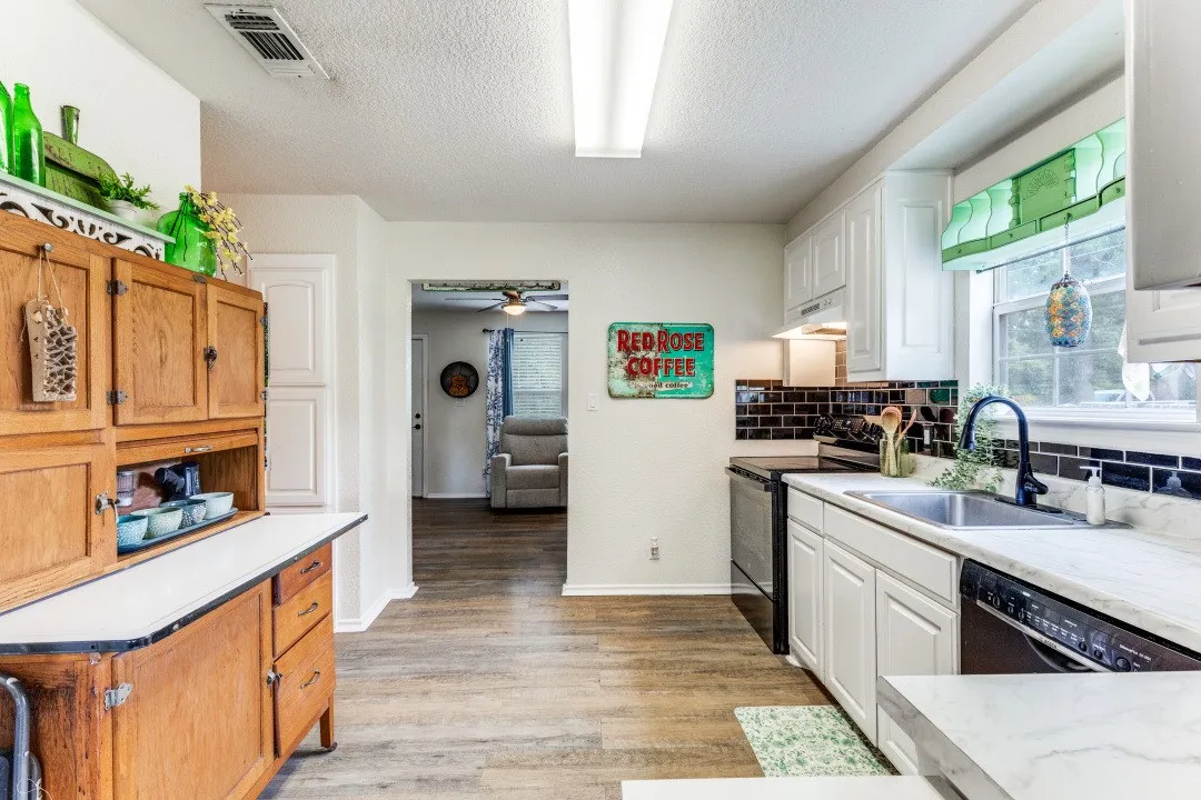 Single Family Residence For Sale in Tarrant County , 12490 Deeds Court, Azle, Texas 76020, 3 Bedroom, 2 Bathroom, Garage spaces, 965 Sqft, built in 1964, mls#21253040, Real Estate Agent in Azle, Homes For Sale in Tarrant county, Homes For Sale in Azle, Realtor in Azle Texas, Real Estate Brokerage Independent Realty Texas, Luminita Cordes Realtor