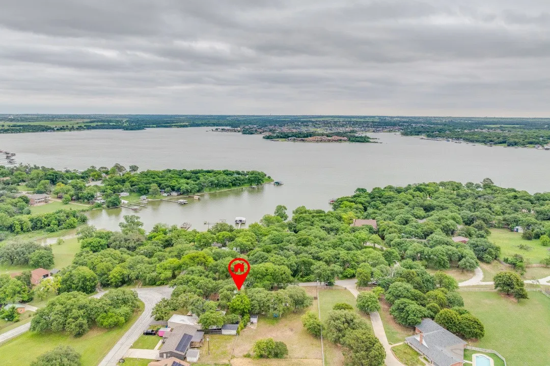 Single Family Residence For Sale in Tarrant County , 12490 Deeds Court, Azle, Texas 76020, 3 Bedroom, 2 Bathroom, Garage spaces, 965 Sqft, built in 1964, mls#21253040, Real Estate Agent in Azle, Homes For Sale in Tarrant county, Homes For Sale in Azle, Realtor in Azle Texas, Real Estate Brokerage Independent Realty Texas, Luminita Cordes Realtor