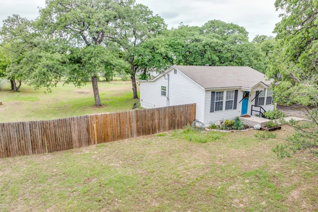 Single Family Residence For Sale in Tarrant County , 12490 Deeds Court, Azle, Texas 76020, 3 Bedroom, 2 Bathroom, Garage spaces, 965 Sqft, built in 1964, mls#21253040, Real Estate Agent in Azle, Homes For Sale in Tarrant county, Homes For Sale in Azle, Realtor in Azle Texas, Real Estate Brokerage Independent Realty Texas, Luminita Cordes Realtor