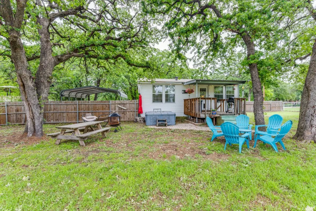 Single Family Residence For Sale in Tarrant County , 12490 Deeds Court, Azle, Texas 76020, 3 Bedroom, 2 Bathroom, Garage spaces, 965 Sqft, built in 1964, mls#21253040, Real Estate Agent in Azle, Homes For Sale in Tarrant county, Homes For Sale in Azle, Realtor in Azle Texas, Real Estate Brokerage Independent Realty Texas, Luminita Cordes Realtor
