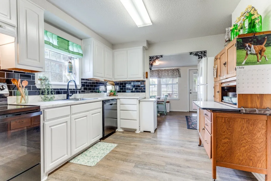 Single Family Residence For Sale in Tarrant County , 12490 Deeds Court, Azle, Texas 76020, 3 Bedroom, 2 Bathroom, Garage spaces, 965 Sqft, built in 1964, mls#21253040, Real Estate Agent in Azle, Homes For Sale in Tarrant county, Homes For Sale in Azle, Realtor in Azle Texas, Real Estate Brokerage Independent Realty Texas, Luminita Cordes Realtor