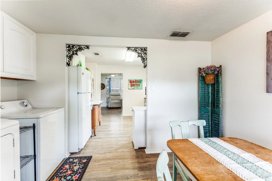 Single Family Residence For Sale in Tarrant County , 12490 Deeds Court, Azle, Texas 76020, 3 Bedroom, 2 Bathroom, Garage spaces, 965 Sqft, built in 1964, mls#21253040, Real Estate Agent in Azle, Homes For Sale in Tarrant county, Homes For Sale in Azle, Realtor in Azle Texas, Real Estate Brokerage Independent Realty Texas, Luminita Cordes Realtor