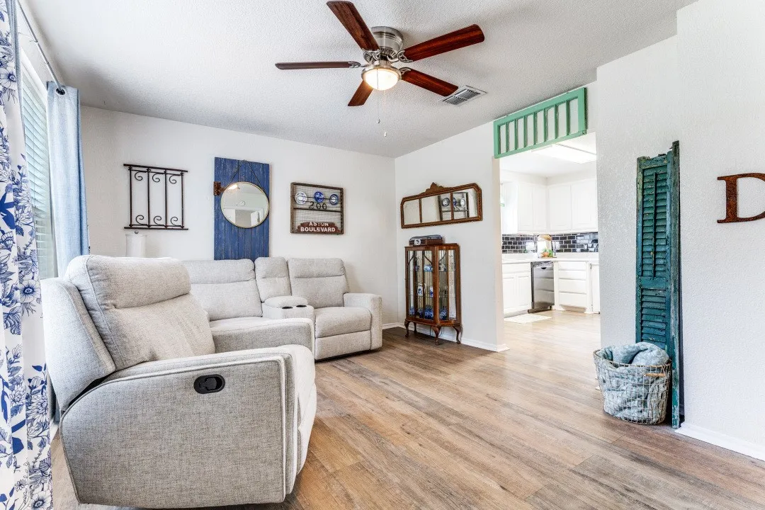 Single Family Residence For Sale in Tarrant County , 12490 Deeds Court, Azle, Texas 76020, 3 Bedroom, 2 Bathroom, Garage spaces, 965 Sqft, built in 1964, mls#21253040, Real Estate Agent in Azle, Homes For Sale in Tarrant county, Homes For Sale in Azle, Realtor in Azle Texas, Real Estate Brokerage Independent Realty Texas, Luminita Cordes Realtor