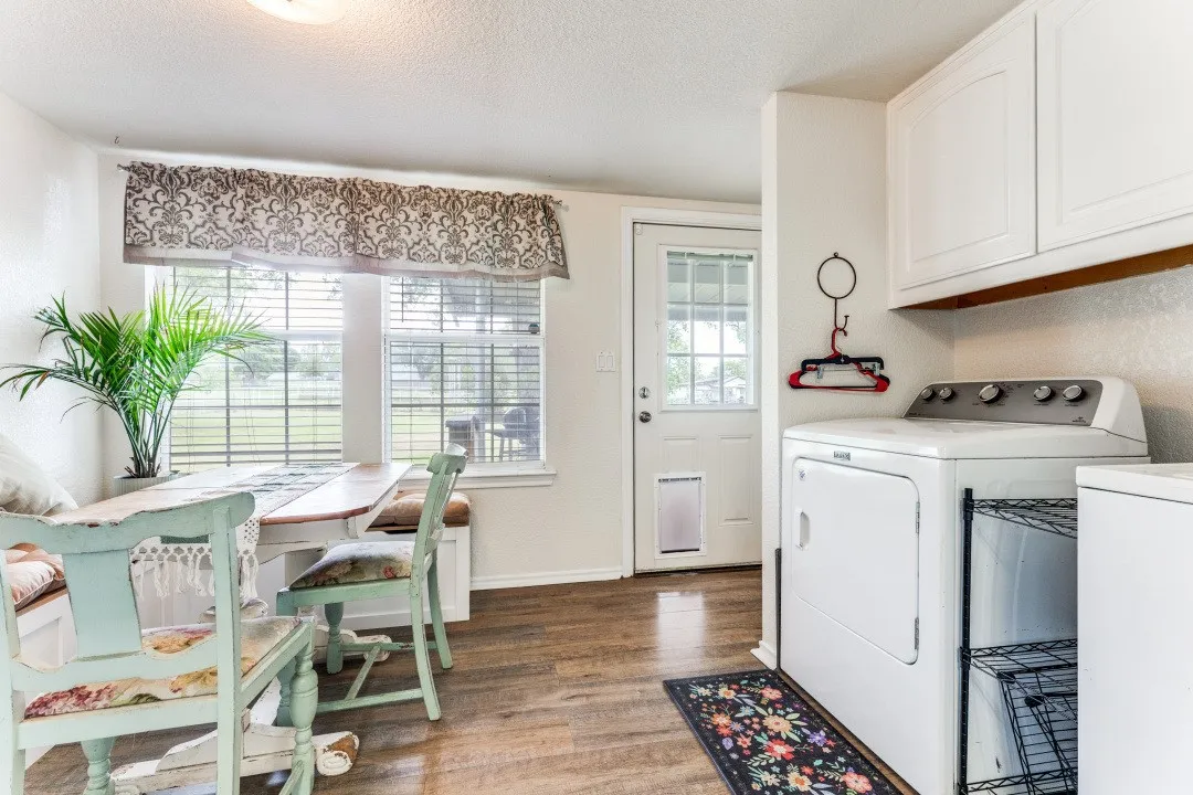 Single Family Residence For Sale in Tarrant County , 12490 Deeds Court, Azle, Texas 76020, 3 Bedroom, 2 Bathroom, Garage spaces, 965 Sqft, built in 1964, mls#21253040, Real Estate Agent in Azle, Homes For Sale in Tarrant county, Homes For Sale in Azle, Realtor in Azle Texas, Real Estate Brokerage Independent Realty Texas, Luminita Cordes Realtor