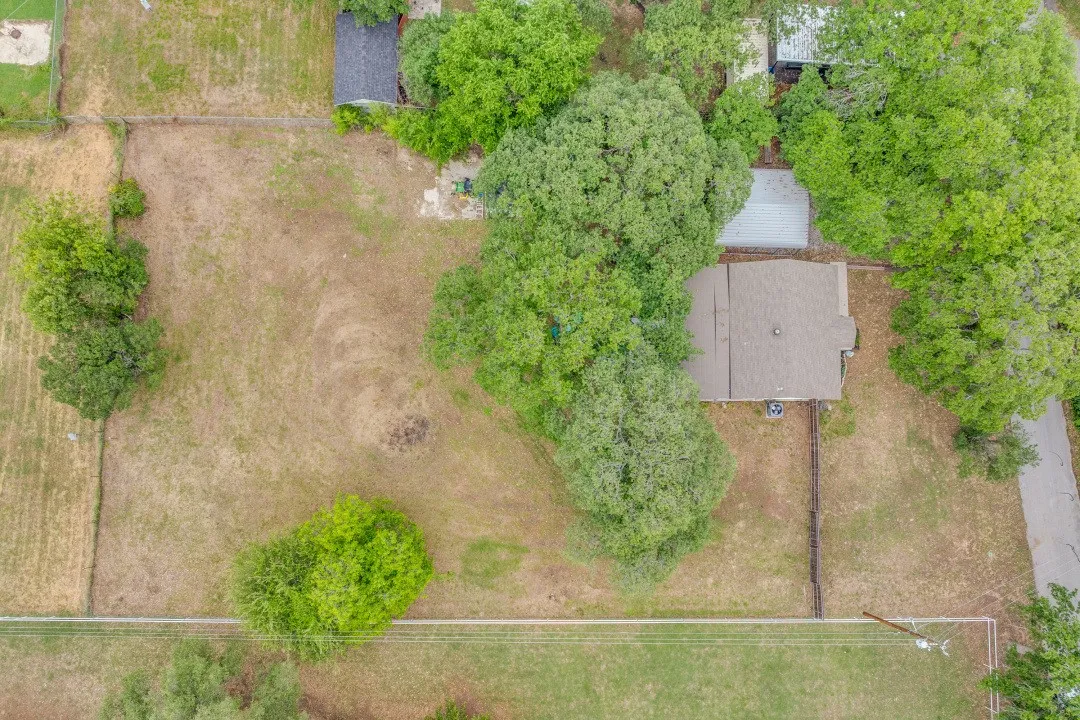 Single Family Residence For Sale in Tarrant County , 12490 Deeds Court, Azle, Texas 76020, 3 Bedroom, 2 Bathroom, Garage spaces, 965 Sqft, built in 1964, mls#21253040, Real Estate Agent in Azle, Homes For Sale in Tarrant county, Homes For Sale in Azle, Realtor in Azle Texas, Real Estate Brokerage Independent Realty Texas, Luminita Cordes Realtor