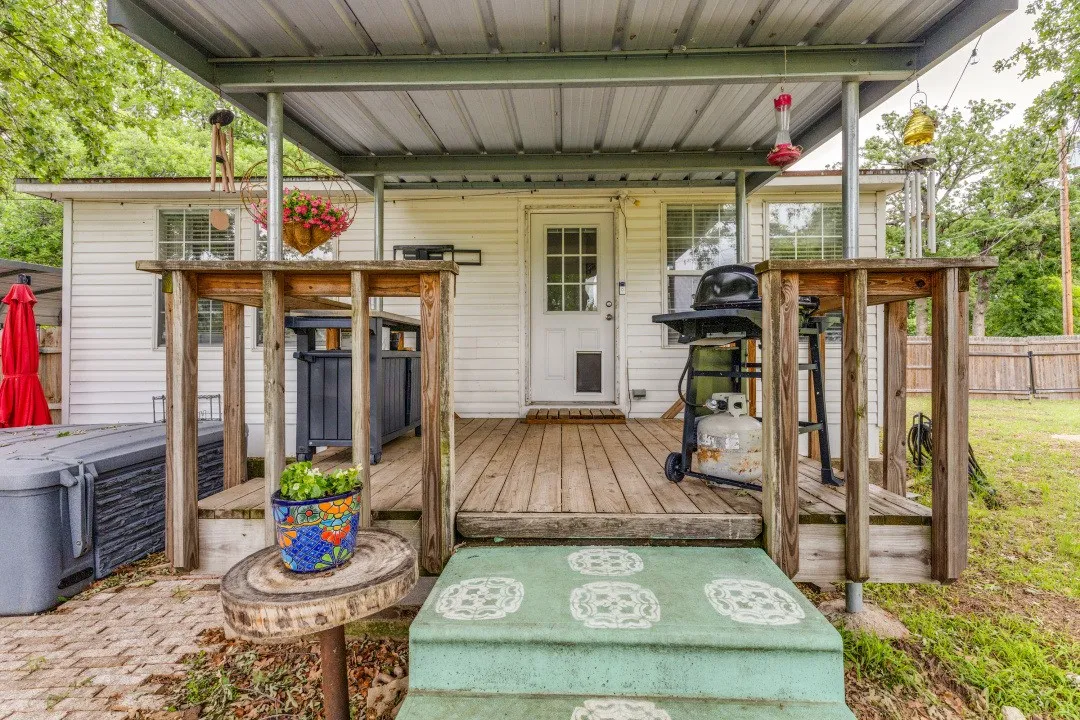 Single Family Residence For Sale in Tarrant County , 12490 Deeds Court, Azle, Texas 76020, 3 Bedroom, 2 Bathroom, Garage spaces, 965 Sqft, built in 1964, mls#21253040, Real Estate Agent in Azle, Homes For Sale in Tarrant county, Homes For Sale in Azle, Realtor in Azle Texas, Real Estate Brokerage Independent Realty Texas, Luminita Cordes Realtor