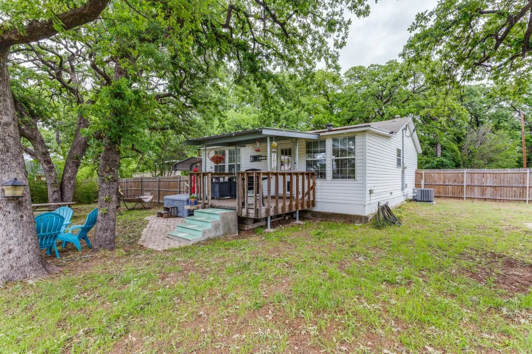 Single Family Residence For Sale in Tarrant County , 12490 Deeds Court, Azle, Texas 76020, 3 Bedroom, 2 Bathroom, Garage spaces, 965 Sqft, built in 1964, mls#21253040, Real Estate Agent in Azle, Homes For Sale in Tarrant county, Homes For Sale in Azle, Realtor in Azle Texas, Real Estate Brokerage Independent Realty Texas, Luminita Cordes Realtor