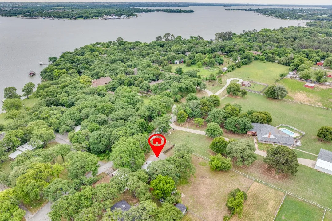 Single Family Residence For Sale in Tarrant County , 12490 Deeds Court, Azle, Texas 76020, 3 Bedroom, 2 Bathroom, Garage spaces, 965 Sqft, built in 1964, mls#21253040, Real Estate Agent in Azle, Homes For Sale in Tarrant county, Homes For Sale in Azle, Realtor in Azle Texas, Real Estate Brokerage Independent Realty Texas, Luminita Cordes Realtor