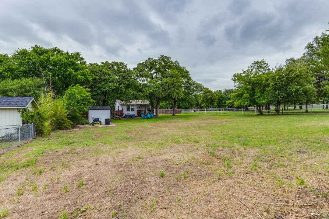 Single Family Residence For Sale in Tarrant County , 12490 Deeds Court, Azle, Texas 76020, 3 Bedroom, 2 Bathroom, Garage spaces, 965 Sqft, built in 1964, mls#21253040, Real Estate Agent in Azle, Homes For Sale in Tarrant county, Homes For Sale in Azle, Realtor in Azle Texas, Real Estate Brokerage Independent Realty Texas, Luminita Cordes Realtor