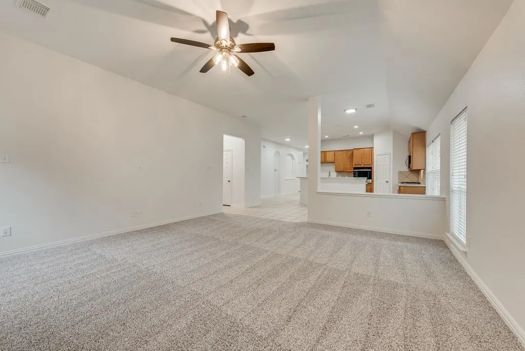 Single Family Residence For Sale in Tarrant County , 10441 Stoneside Trail, Fort Worth, Texas 76244, 3 Bedroom, 2 Bathroom, 2 Garage spaces, 2,435 Sqft, built in 2002, mls#21250831, Real Estate Agent in Fort Worth, Homes For Sale in Tarrant county, Homes For Sale in Fort Worth, Realtor in Fort Worth Texas, Real Estate Brokerage Independent Realty Texas, Luminita Cordes Realtor