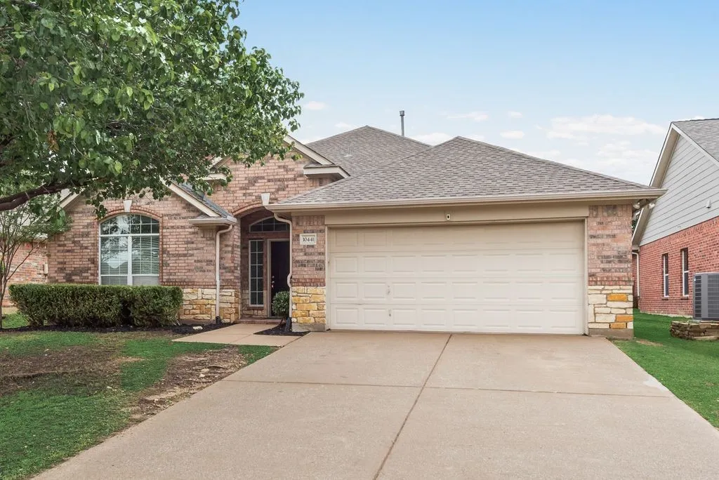Single Family Residence For Sale in Tarrant County , 10441 Stoneside Trail, Fort Worth, Texas 76244, 3 Bedroom, 2 Bathroom, 2 Garage spaces, 2,435 Sqft, built in 2002, mls#21250831, Real Estate Agent in Fort Worth, Homes For Sale in Tarrant county, Homes For Sale in Fort Worth, Realtor in Fort Worth Texas, Real Estate Brokerage Independent Realty Texas, Luminita Cordes Realtor