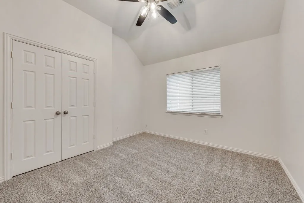 Single Family Residence For Sale in Tarrant County , 10441 Stoneside Trail, Fort Worth, Texas 76244, 3 Bedroom, 2 Bathroom, 2 Garage spaces, 2,435 Sqft, built in 2002, mls#21250831, Real Estate Agent in Fort Worth, Homes For Sale in Tarrant county, Homes For Sale in Fort Worth, Realtor in Fort Worth Texas, Real Estate Brokerage Independent Realty Texas, Luminita Cordes Realtor