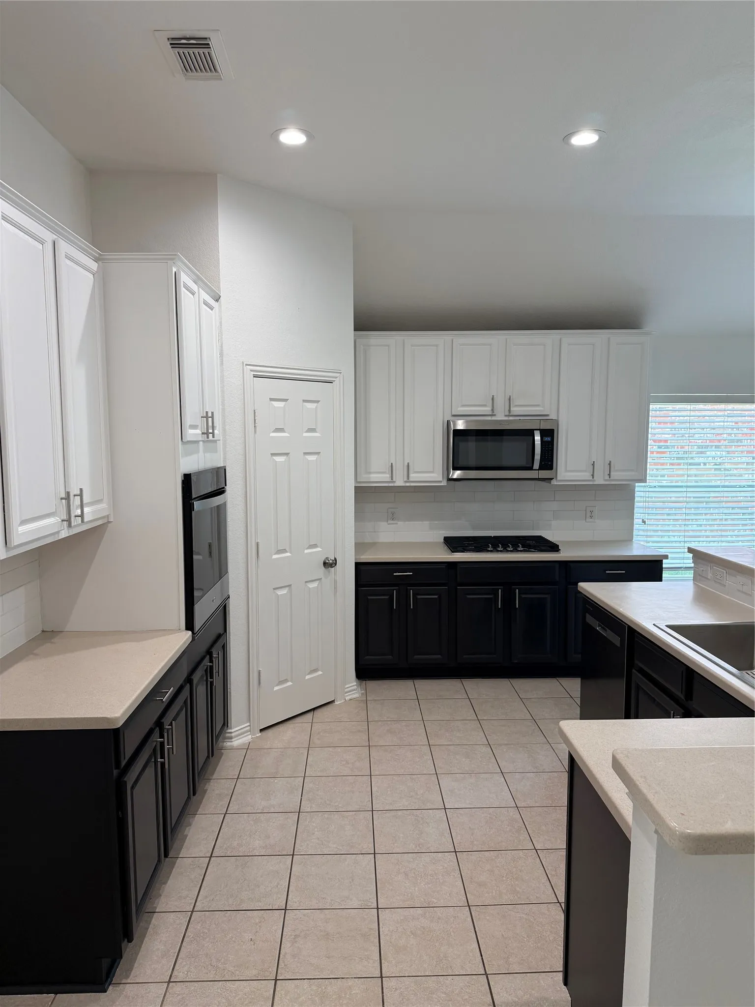 Single Family Residence For Sale in Tarrant County , 10441 Stoneside Trail, Fort Worth, Texas 76244, 3 Bedroom, 2 Bathroom, 2 Garage spaces, 2,435 Sqft, built in 2002, mls#21250831, Real Estate Agent in Fort Worth, Homes For Sale in Tarrant county, Homes For Sale in Fort Worth, Realtor in Fort Worth Texas, Real Estate Brokerage Independent Realty Texas, Luminita Cordes Realtor