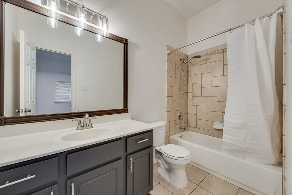 Single Family Residence For Sale in Tarrant County , 10441 Stoneside Trail, Fort Worth, Texas 76244, 3 Bedroom, 2 Bathroom, 2 Garage spaces, 2,435 Sqft, built in 2002, mls#21250831, Real Estate Agent in Fort Worth, Homes For Sale in Tarrant county, Homes For Sale in Fort Worth, Realtor in Fort Worth Texas, Real Estate Brokerage Independent Realty Texas, Luminita Cordes Realtor