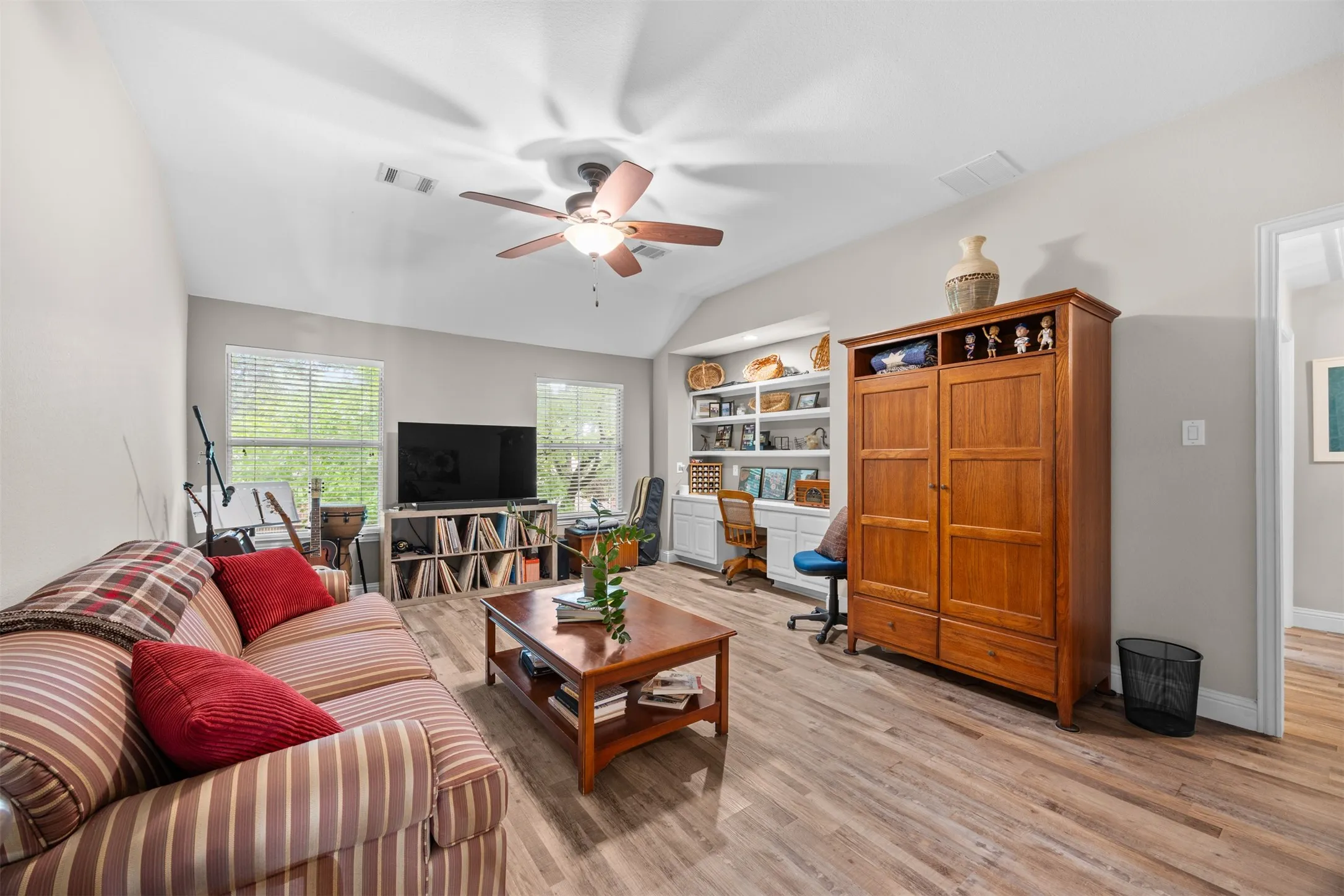 Single Family Residence For Sale in Collin County , 4806 Ivyleaf Lane, Mc Kinney, Texas 75072, 4 Bedroom, 4 Bathroom, 3 Garage spaces, 3,213 Sqft, built in 1996, Preowned, mls#21252202, Real Estate Agent in Mc Kinney, Homes For Sale in Collin county, Homes For Sale in Mc Kinney, Realtor in Mc Kinney Texas, Real Estate Brokerage Independent Realty Texas, Luminita Cordes Realtor