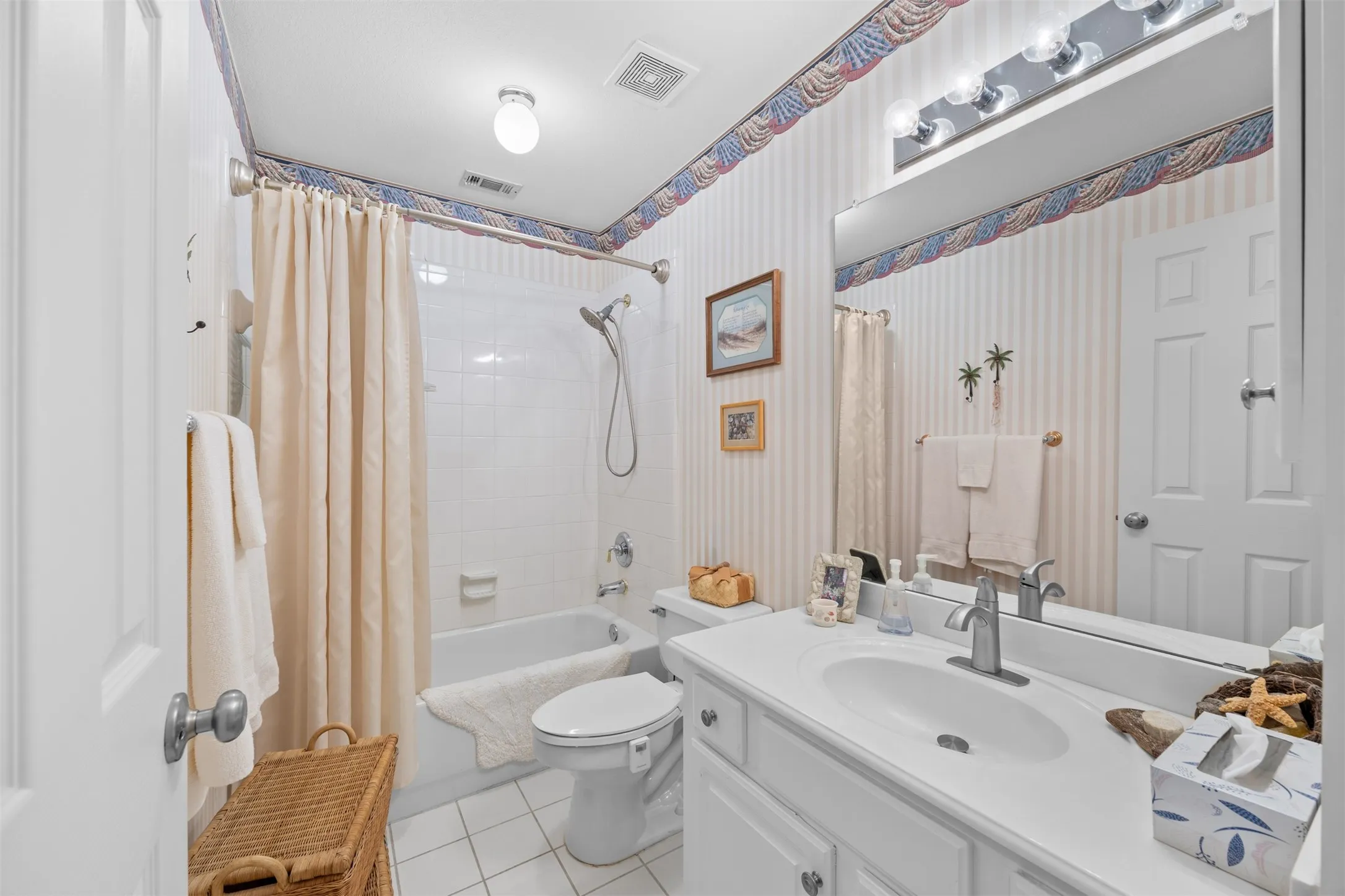 Single Family Residence For Sale in Collin County , 4806 Ivyleaf Lane, Mc Kinney, Texas 75072, 4 Bedroom, 4 Bathroom, 3 Garage spaces, 3,213 Sqft, built in 1996, Preowned, mls#21252202, Real Estate Agent in Mc Kinney, Homes For Sale in Collin county, Homes For Sale in Mc Kinney, Realtor in Mc Kinney Texas, Real Estate Brokerage Independent Realty Texas, Luminita Cordes Realtor